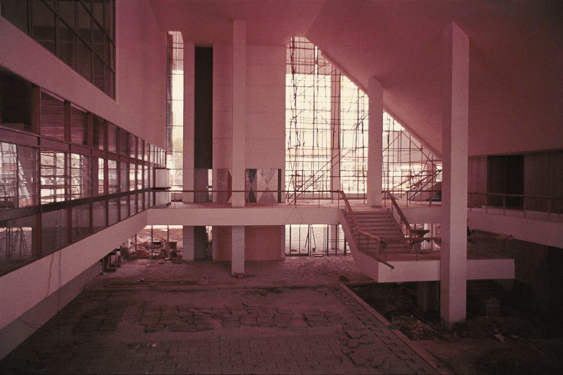 Original atrium with clear glazing and visual connection between TUH and SCH. Source: Datuk Seri Lim Chong Keat Collection