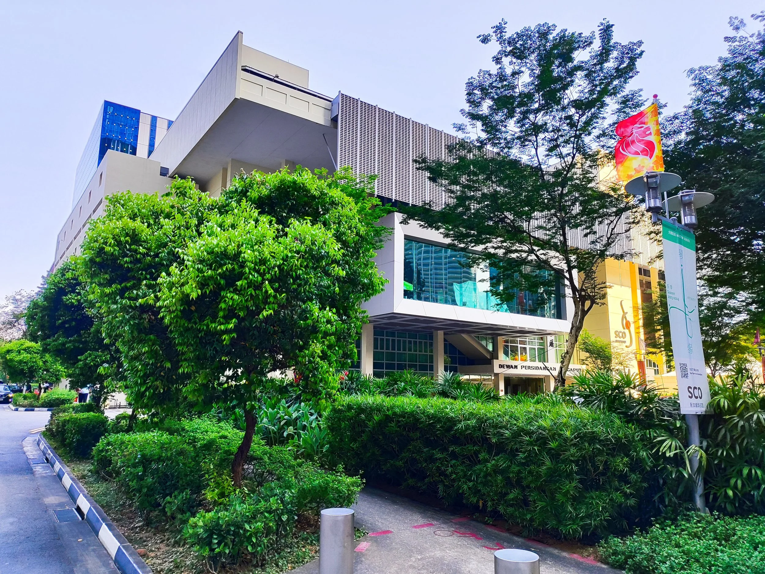 Present Day painted facades and enclosed deck. Source: Creative Commons
