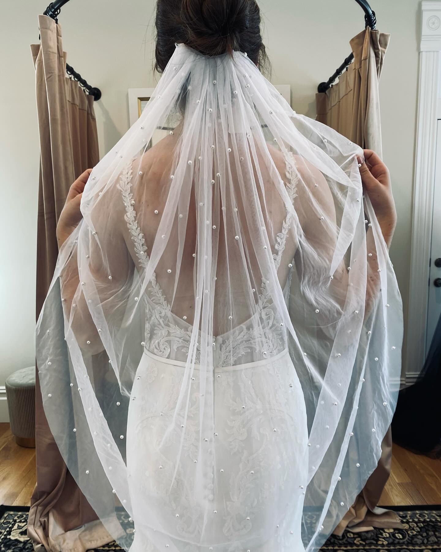 Now for the most important accessory, VEILS! 🤍✨

#thebridalcottage
#thebridalcottageut 
#bride
#bridetobe
#bridal
#weddingdress
#weddingday
#wedding
#weddingphotography
#weddinginspiration
#weddingplanning 
#bridesmaids
#engagement
#yesToTheDress
#b