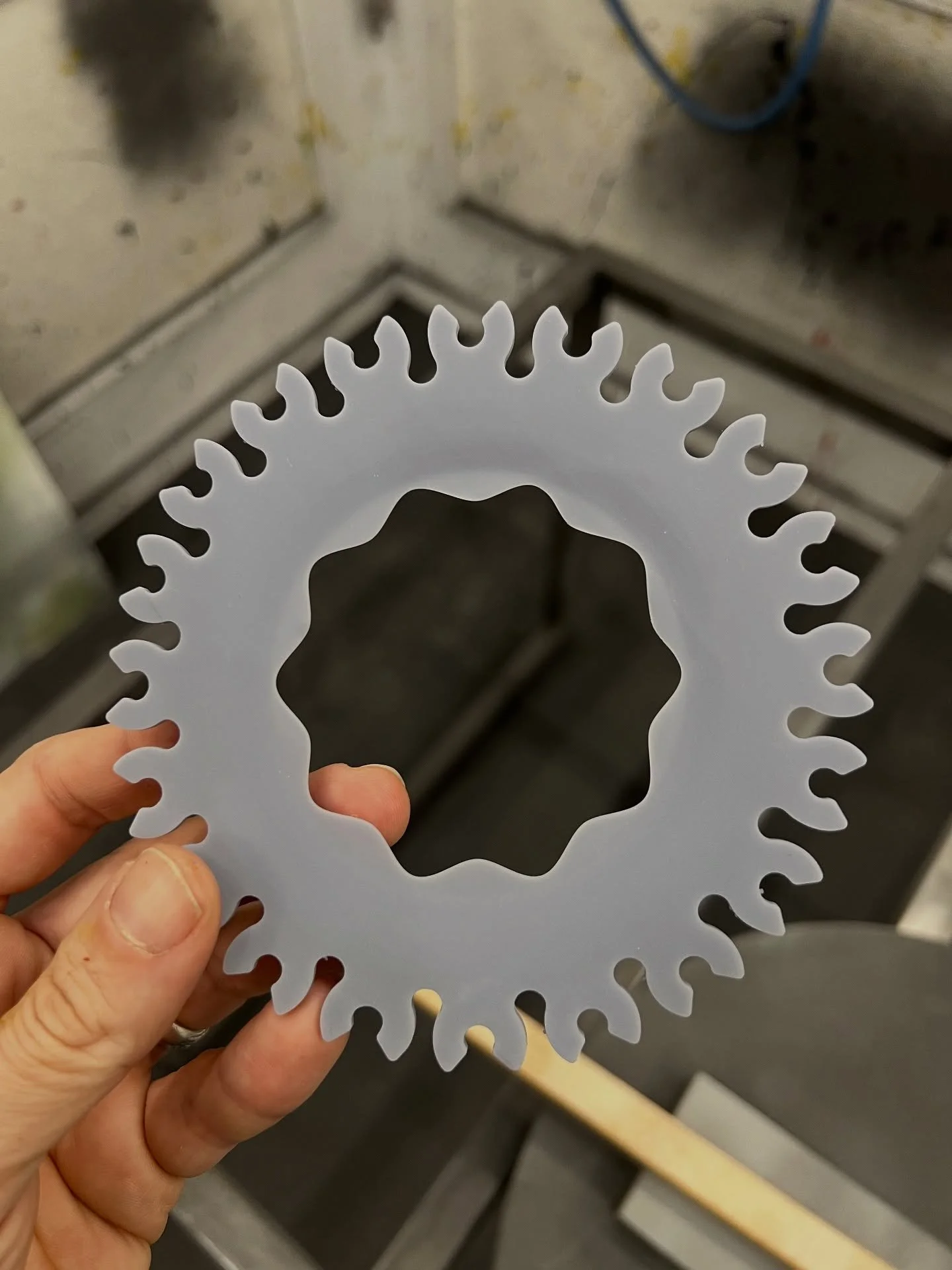 Who said resin printing is only about miniatures and precision?
The other big difference from FDM printing lies in the curves.

The fluidity and perfection of a resin-printed curve can&rsquo;t even remotely be compared to what you can get with filame