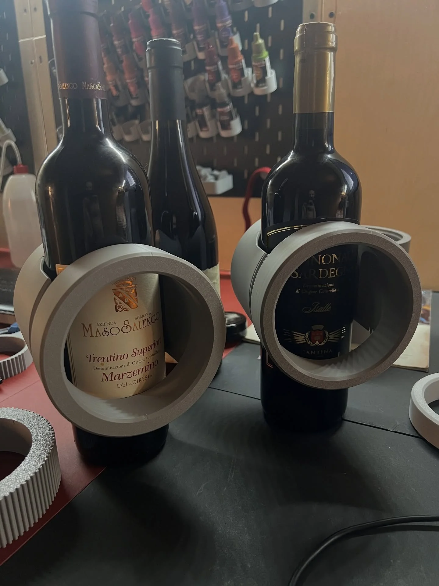 This time I did so many tests &mdash; ideas, shapes, adjustments &mdash; that I came out drunk. 🤪

⸻

A sto giro ho fatto cos&igrave; tante prove, tra idee, forme e aggiustamenti, che ne sono uscito ubriaco. 🤪

#onemakershow #mattiaconfalonieri #3D