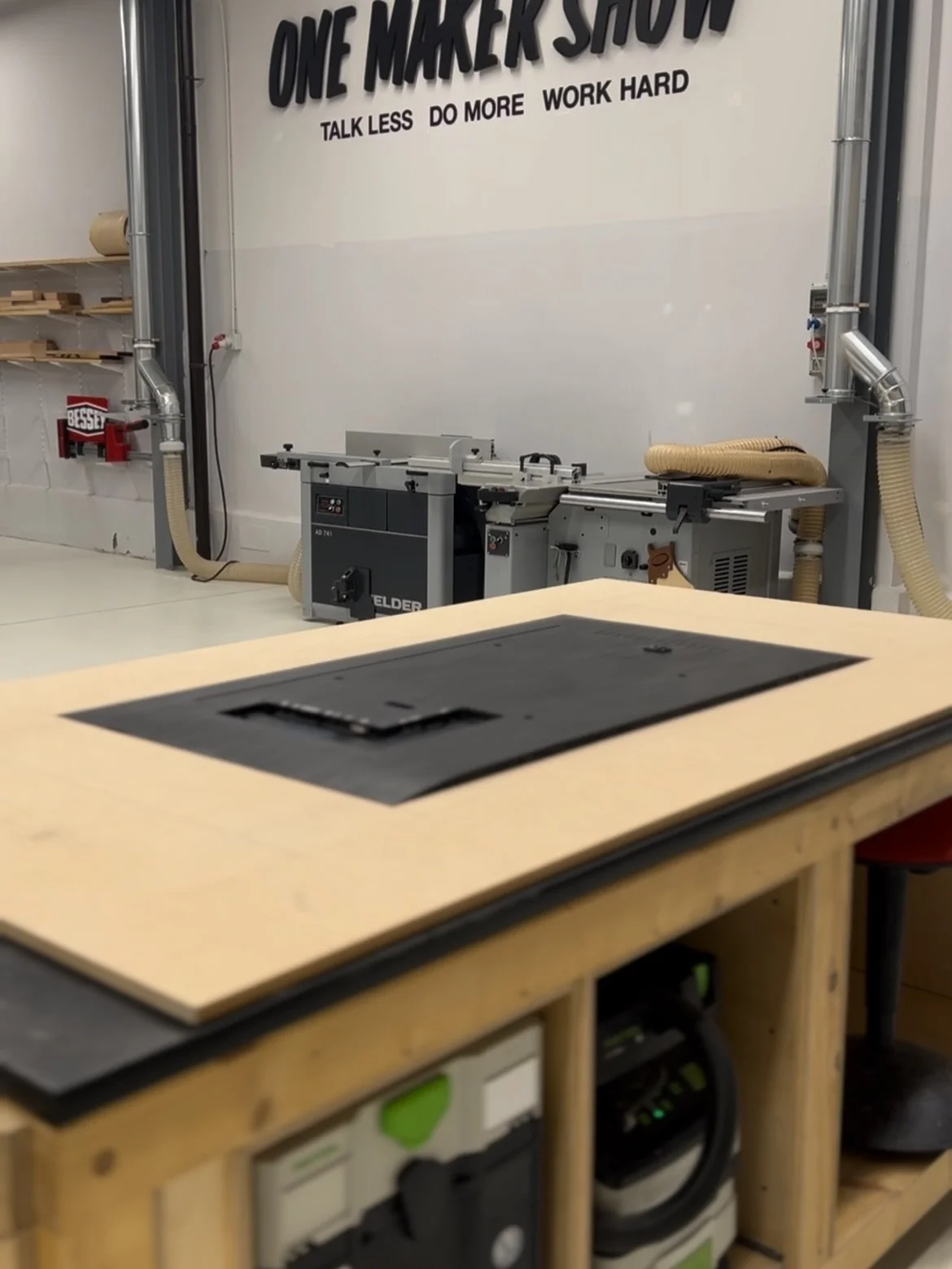 &Egrave; solo una prima prova, un test per verificare usabilit&agrave; e ingombri.
Ed essendo tale, non &egrave; preciso per definizione&hellip;
quindi, almeno, che sia regolabile. 😏

&mdash;

It&rsquo;s just an initial test &mdash; checking usabili