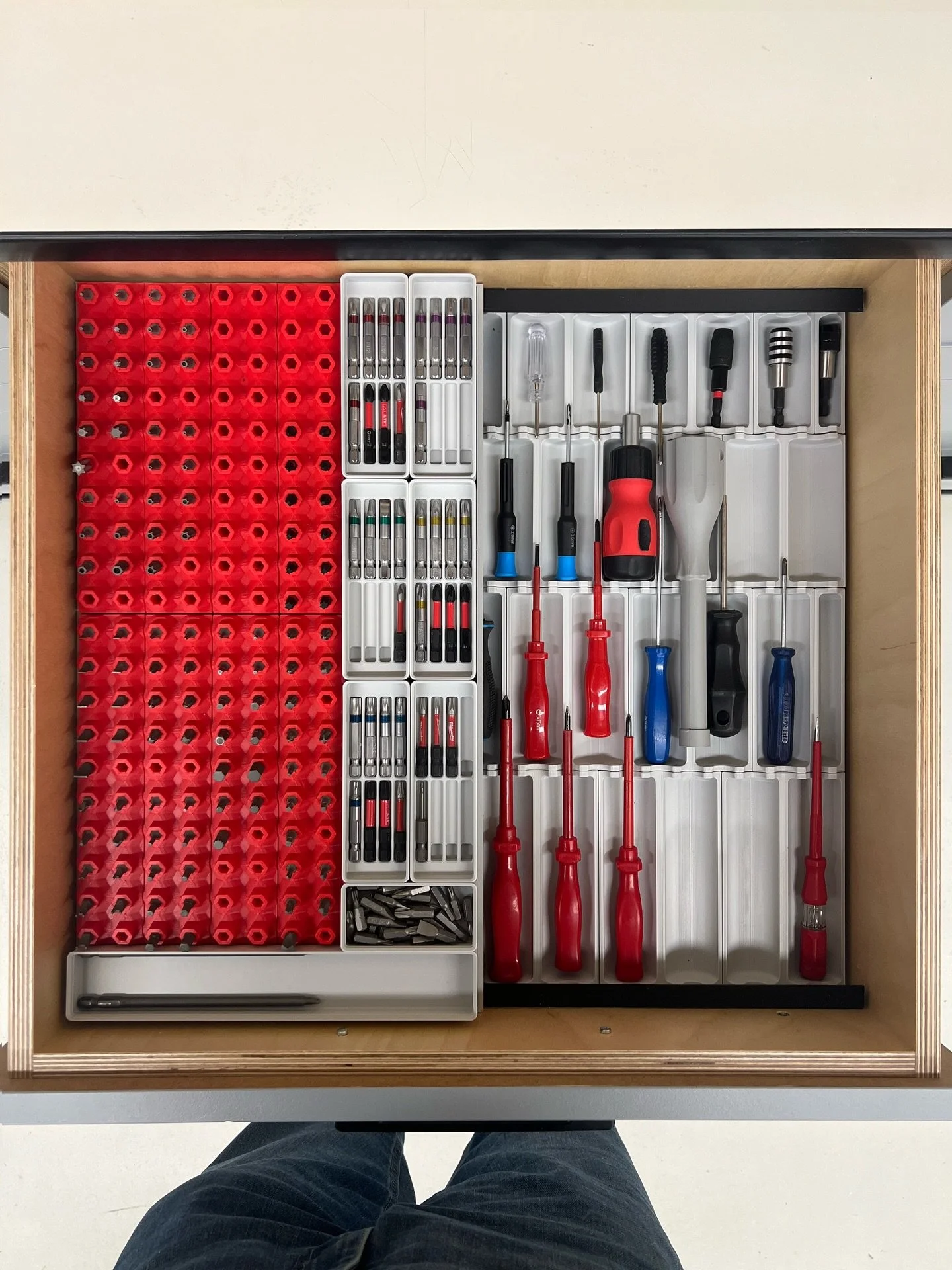 Altri due spuntati dalla lista&hellip;
ne mancano 32.
Riuscir&ograve; a riordinarli tutti prima della fine del 2026? 😂

⸻

Two more checked off the list&hellip;
32 to go.
Will I manage to organize them all before the end of 2026? 😂

#makers #diy #w