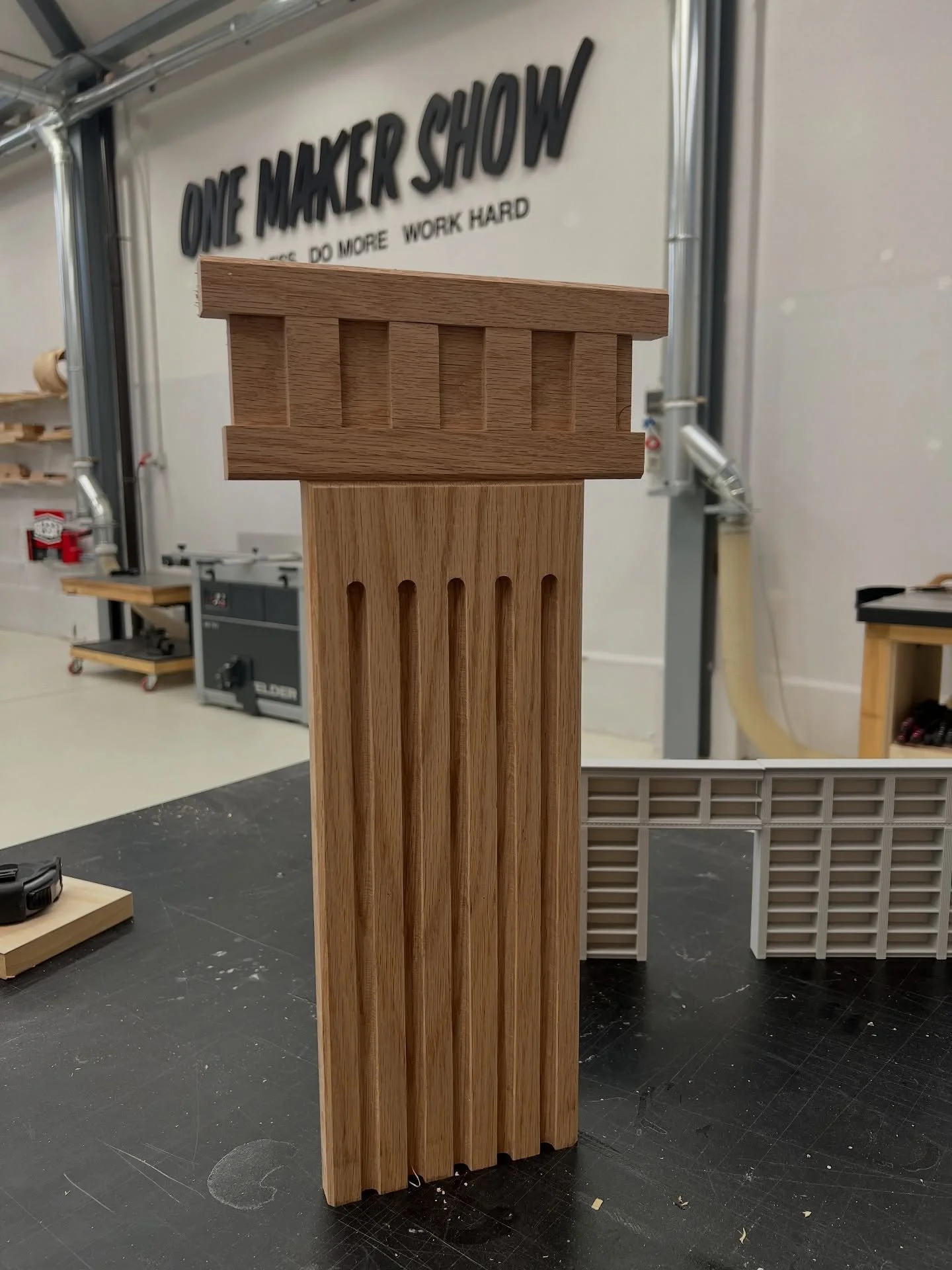 Ho trovato la giusta misura e la geometria del fregio superiore&hellip;
il colore invece&hellip; sappiamo che non lo sceglier&ograve; io. 😭

⸻

I&rsquo;ve finally found the right size and geometry for the upper frieze&hellip;
as for the color&hellip