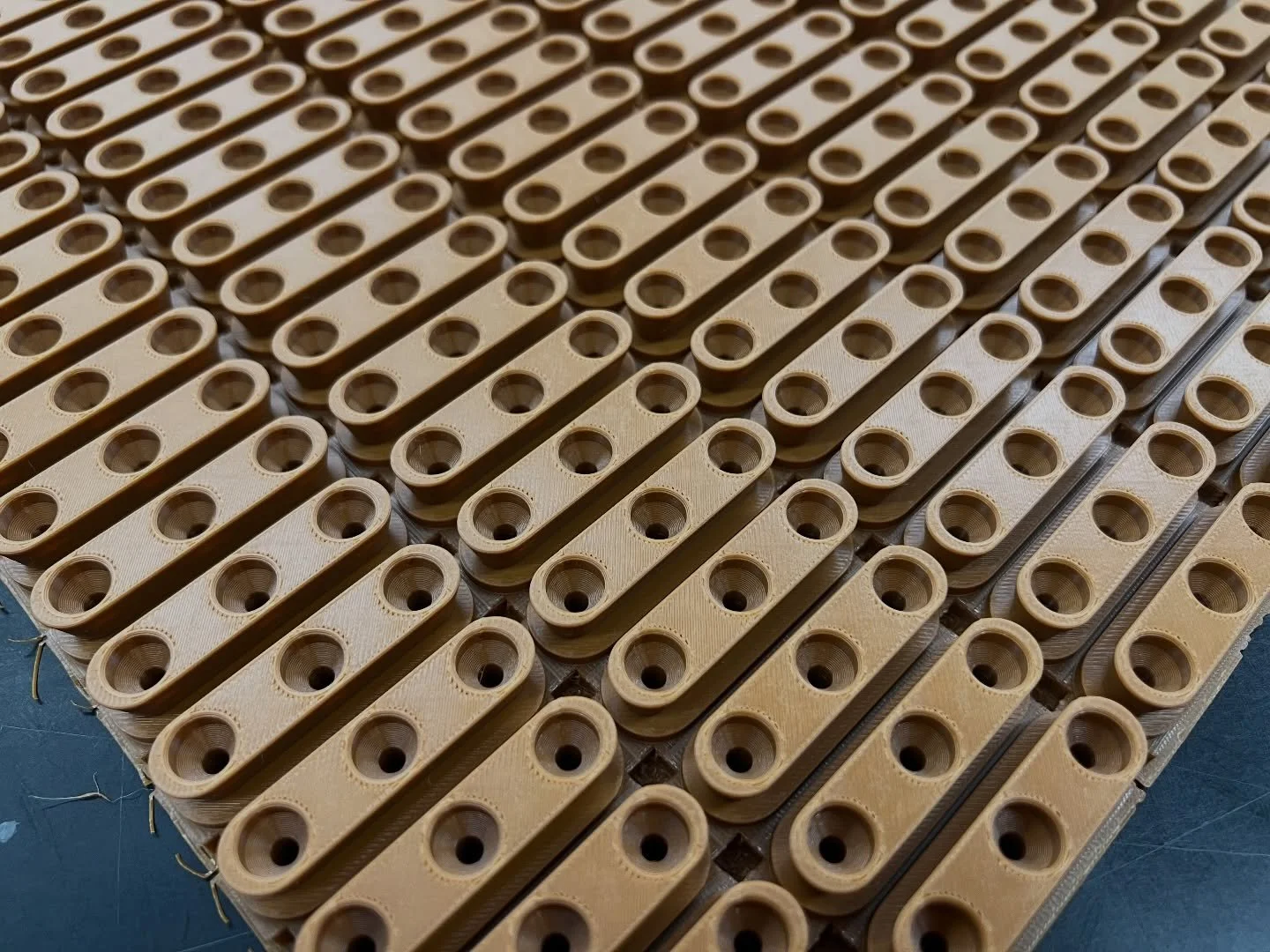 Un altro tassello della mega libreria &egrave; andato al suo posto.
I 228 reggimensole personalizzati sono stampati&hellip;

Solo 3 anni fa era impensabile, per me, l&rsquo;idea di farmi la mia ferramenta custom. 😍

Another piece of the mega bookshe