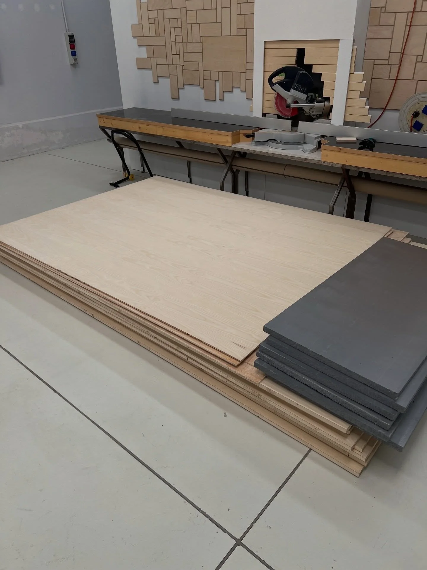 Oggi &egrave; il giorno in cui le parole stanno a zero.
La fase due della libreria non richiede teoria, solo pratica.

Vi far&ograve; sapere a fine giornata come sar&agrave; messa la mia schiena. 😅

⸻

Today is one of those days where words don&rsqu