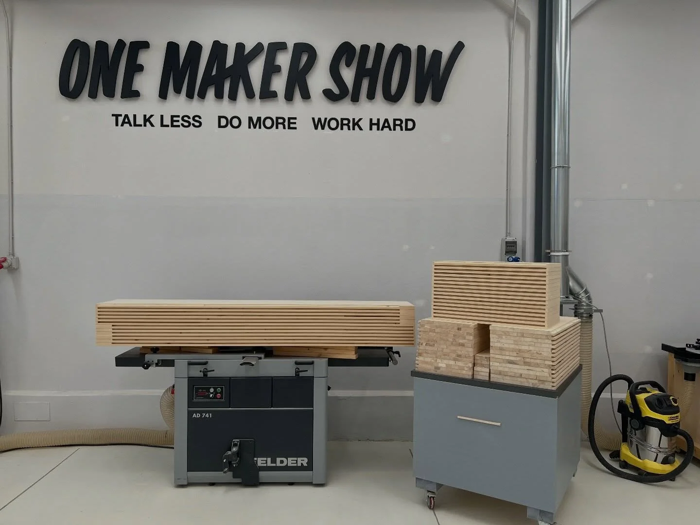 Segatura&hellip;
segatura tra i capelli&hellip;
segatura nel naso&hellip;
segatura nelle mutande&hellip;

Per&ograve; almeno gli scassi per le schiene sono fatti. 😅

⸻

Sawdust&hellip;
sawdust in the hair&hellip;
sawdust in the nose&hellip;
sawdust 