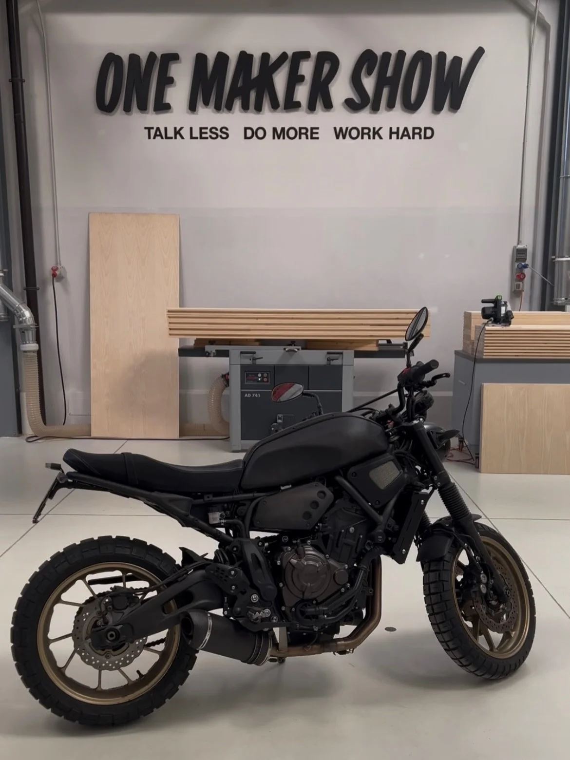 Era un po&rsquo; che giravo intorno a un cambio di colore&hellip;
dopo varie indecisioni e la tentazione della pellicola, ho optato per la verniciatura.

Cercavo un effetto pi&ugrave; grunge, pi&ugrave; &ldquo;Mad Max&rdquo;, se mi passate il termine