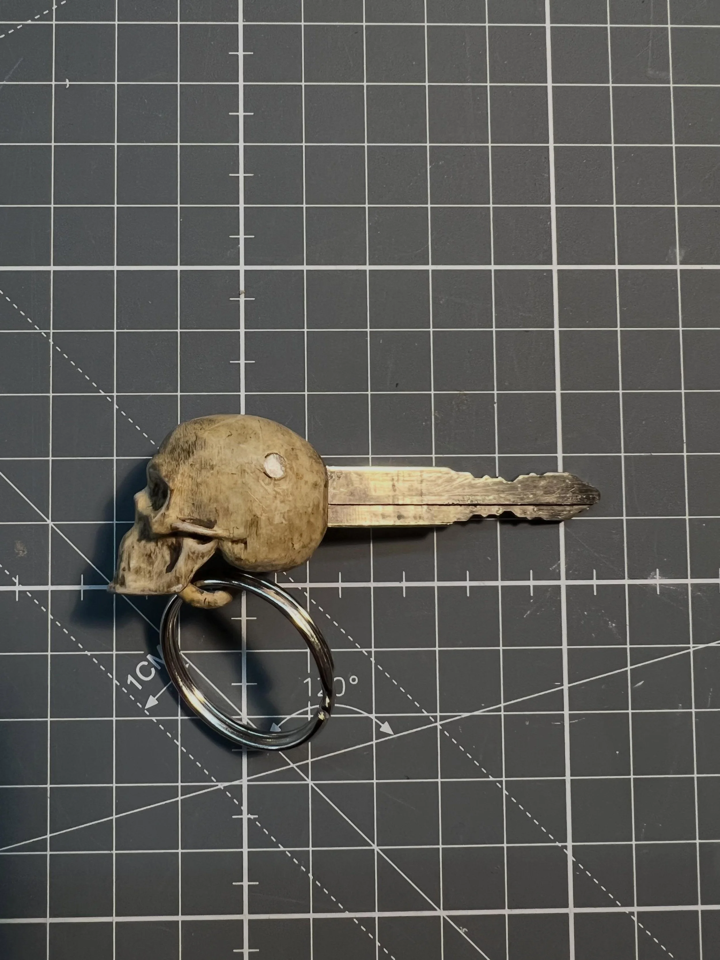 L&rsquo;importante &egrave; esagerare&hellip; sempre!!!

Teschio chiave&hellip; con bonus aureola. 😇

⸻

The important thing is to overdo it&hellip; always!!!

Skull key&hellip; now with halo bonus. 😇

#3dprinting #custombike #motorcyclelife #maker