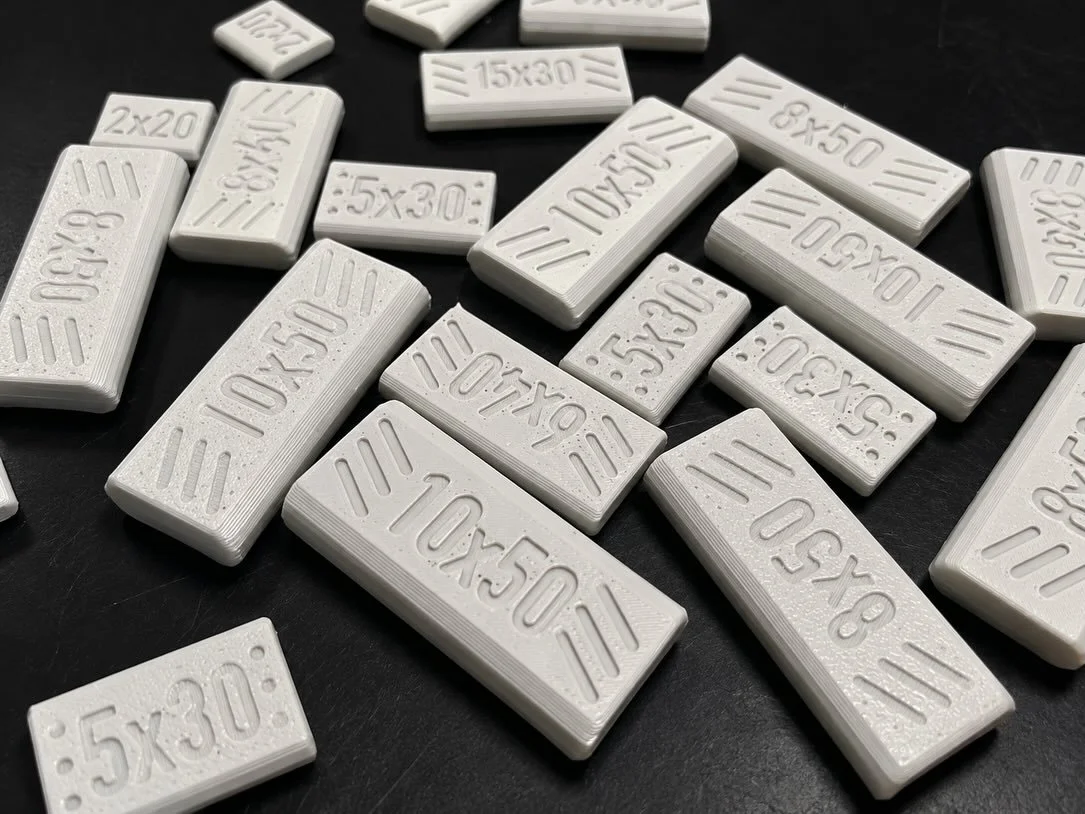 Storia breve:
i tasselli Domino stampati in 3D. 😏

Storia lunga (per chi ancora sa leggere):
ricreare i Domino Festool in stampa 3D sembrava uno di quei progetti da &ldquo;5 minuti su Fusion e via di stampa&rdquo;.

Spoiler: no. 😂

Tra resistenza m