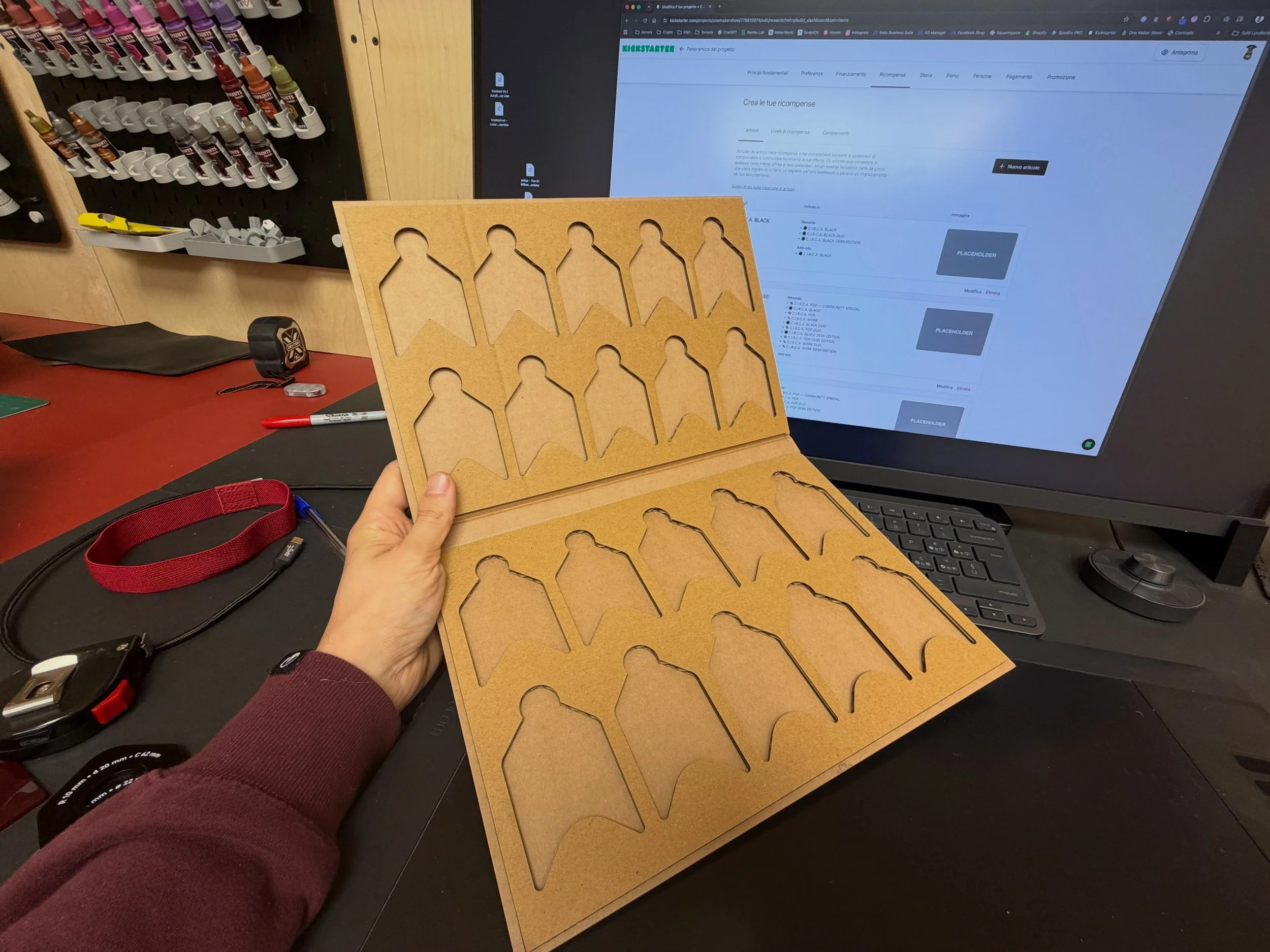 C.I.R.C.A. Book Case.

In attesa di definire gli ultimi dettagli della campagna, che partir&agrave; a brevissimo, sto ragionando su un tipo di confezionamento diverso&hellip;

Pi&ugrave; light, pi&ugrave; pratico e comodo per tenere i C.I.R.C.A. a po