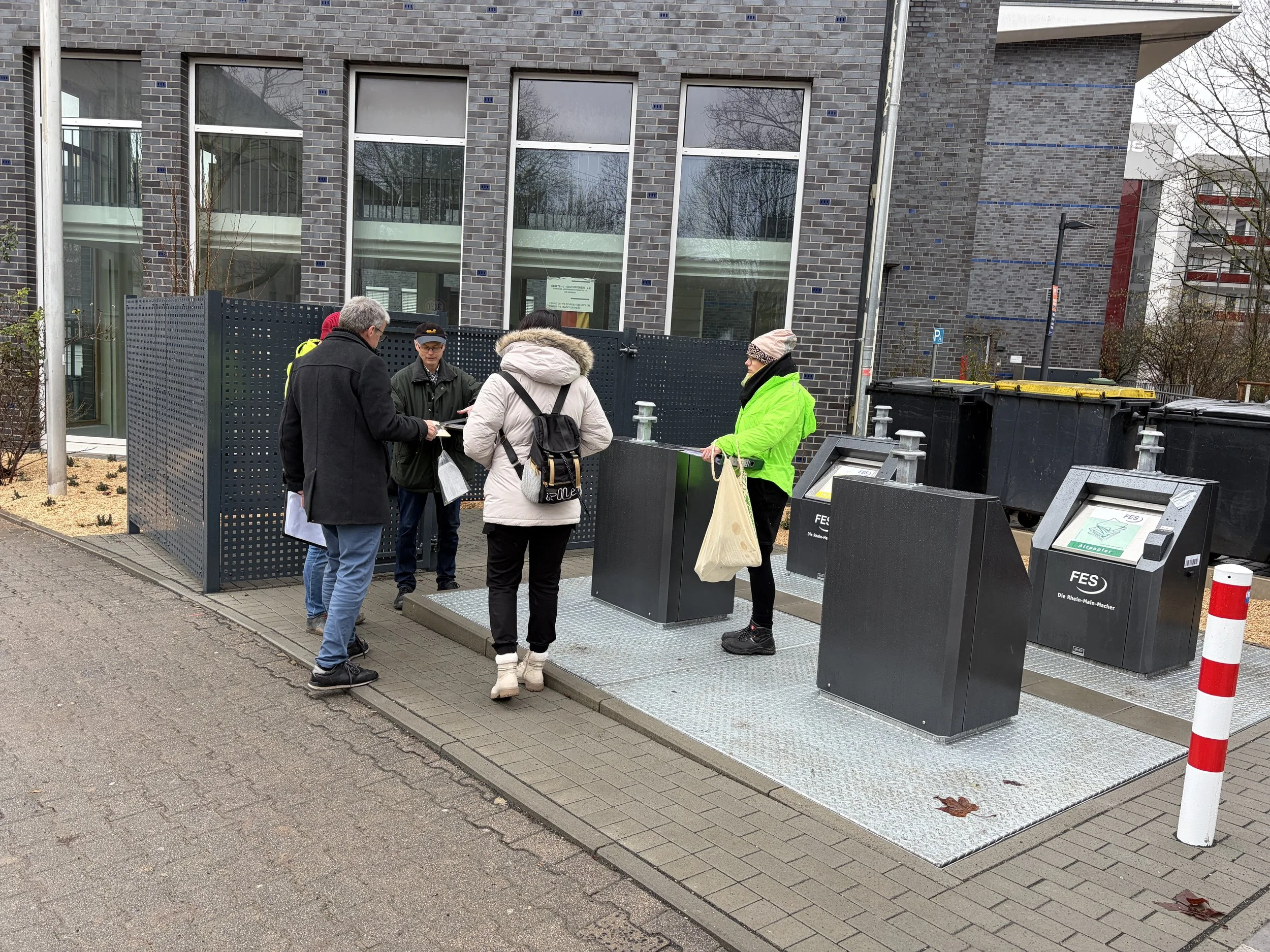 Unterflur-Müllcontainer Ben-Gurion-Ring 110a