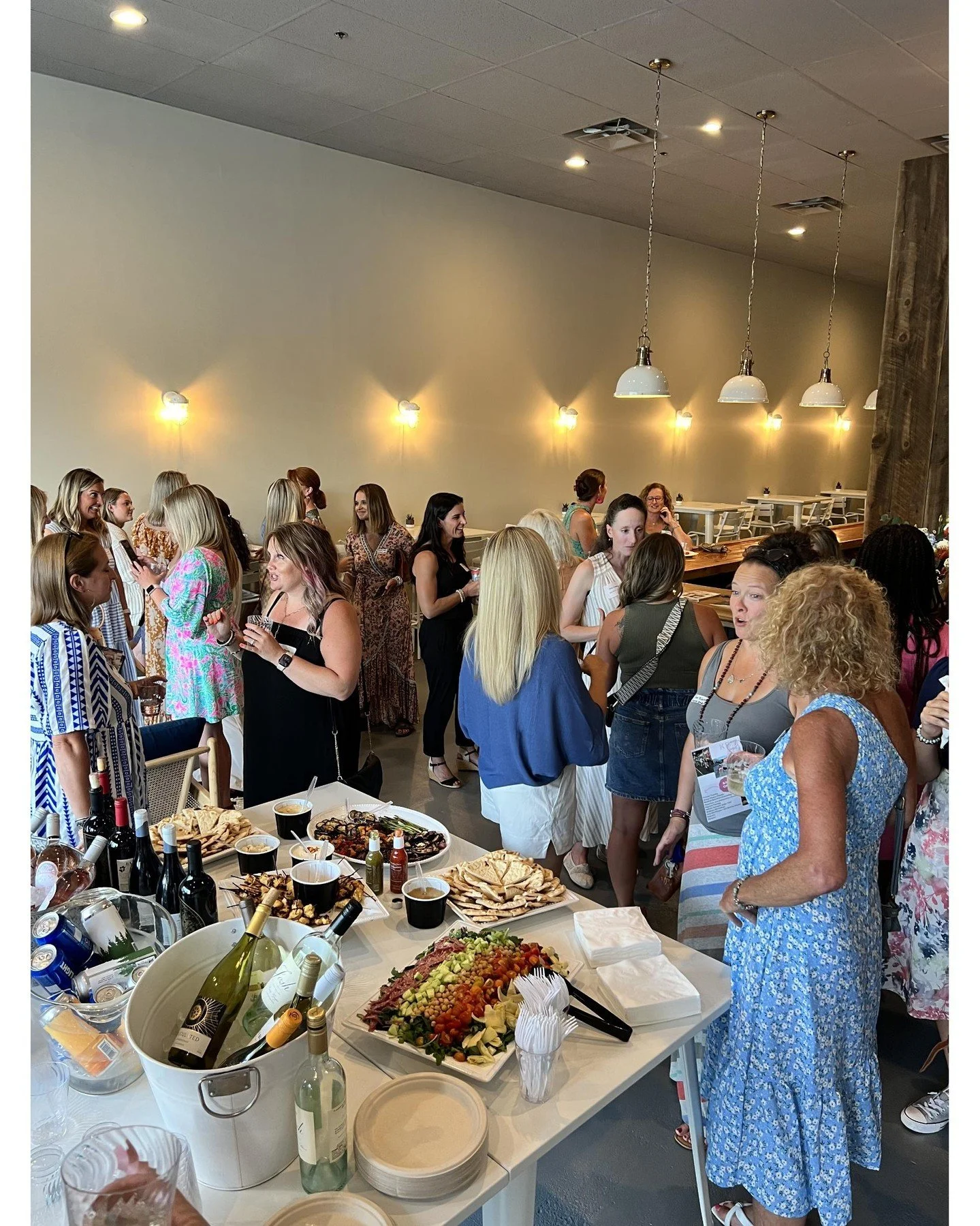 One connection can change everything. 🤝

A single conversation. A single "you should meet her." That's all it takes to find your next client, your next collaborator, or your next friend.

Put yourself out there. Network with great local en