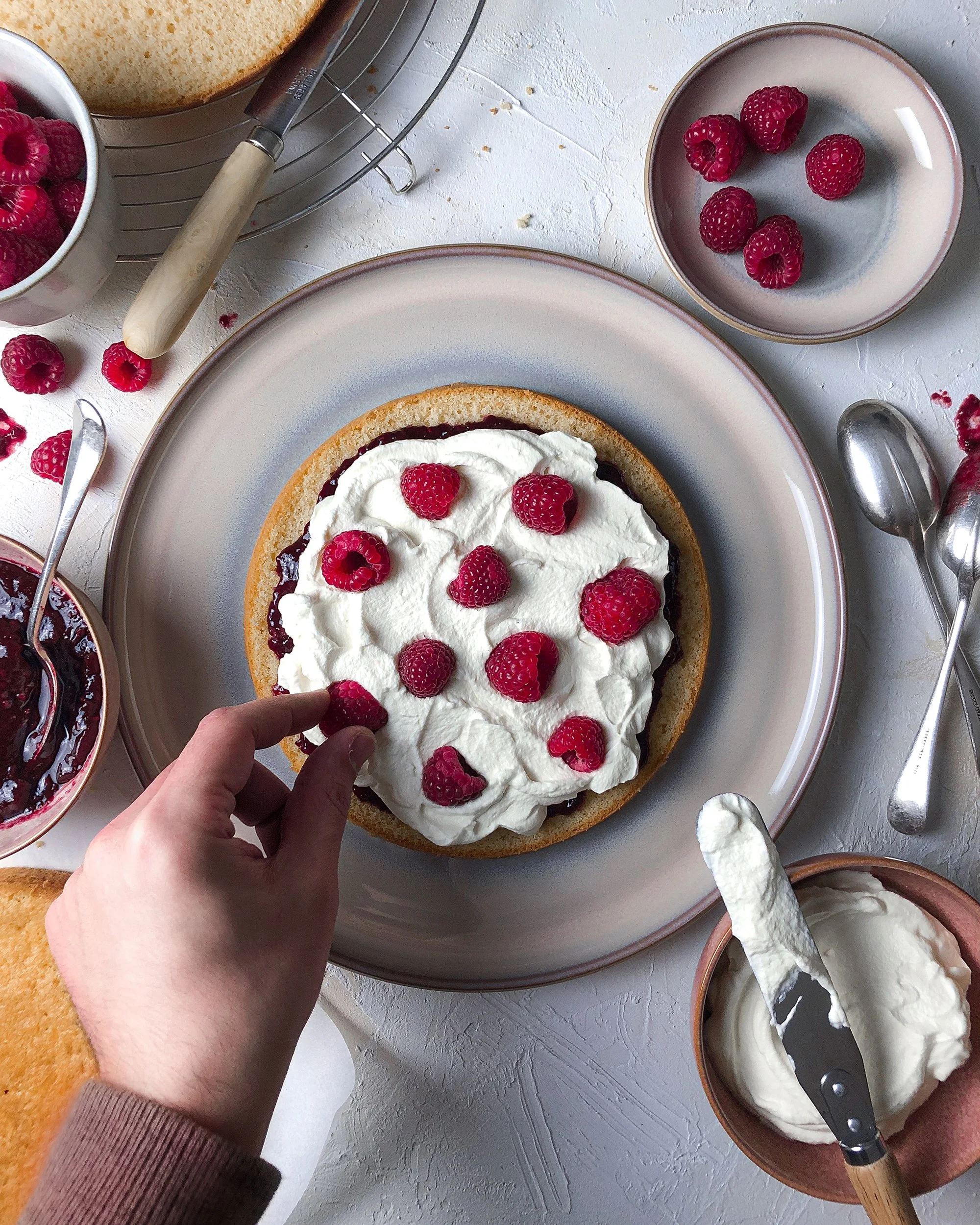 MadeByMrMillas-Denby-VictoriaSponge3.jpg