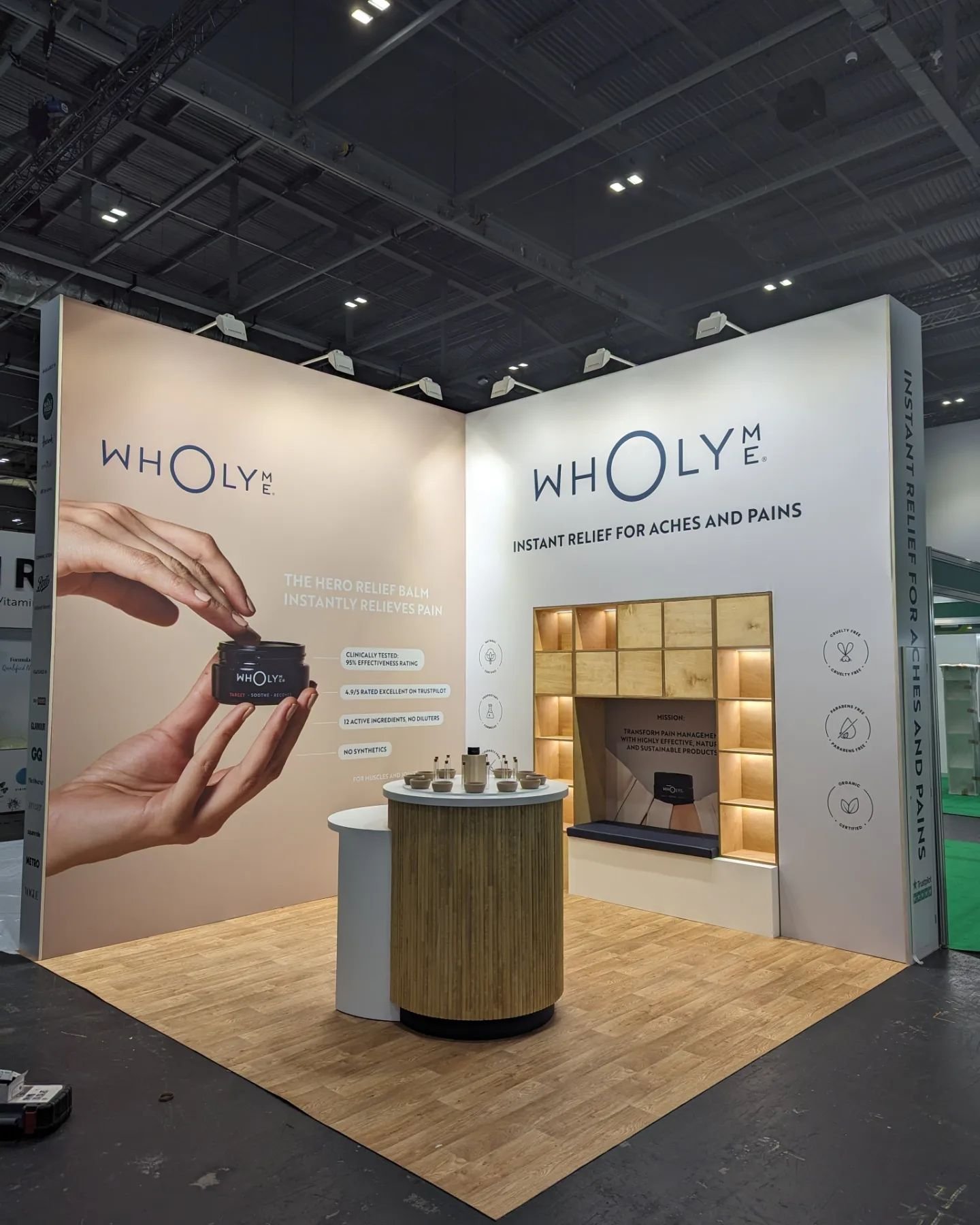 WholyMe at @naturalproductsexpo

In keeping with the philosophy of the show we have used only sustainable materials on this stand. No single-use plastics or laminates but instead canvas, paint and timbers. 

#natural #beauty #warm #sustainable #recyc