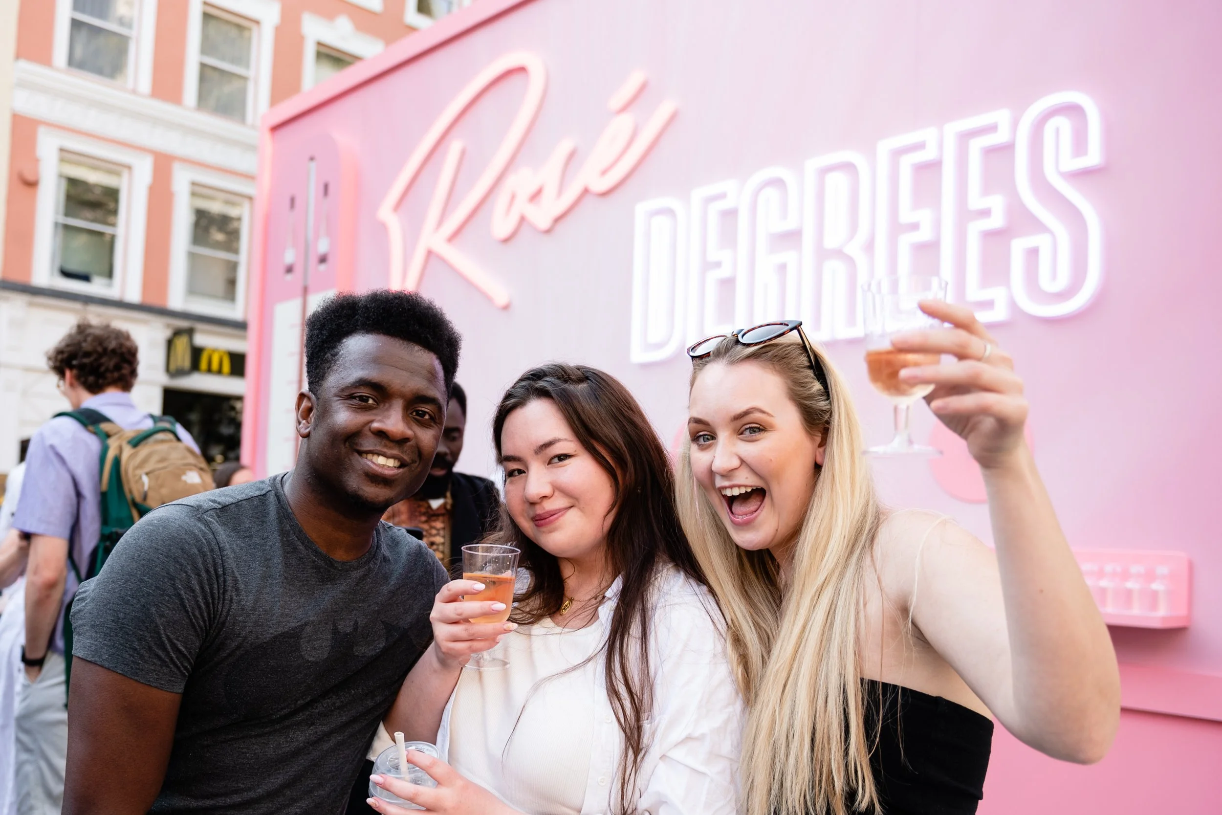 ALDI-ROSÉ-DISPENSING-BILLBOARD-MANCHESTER-9.jpg