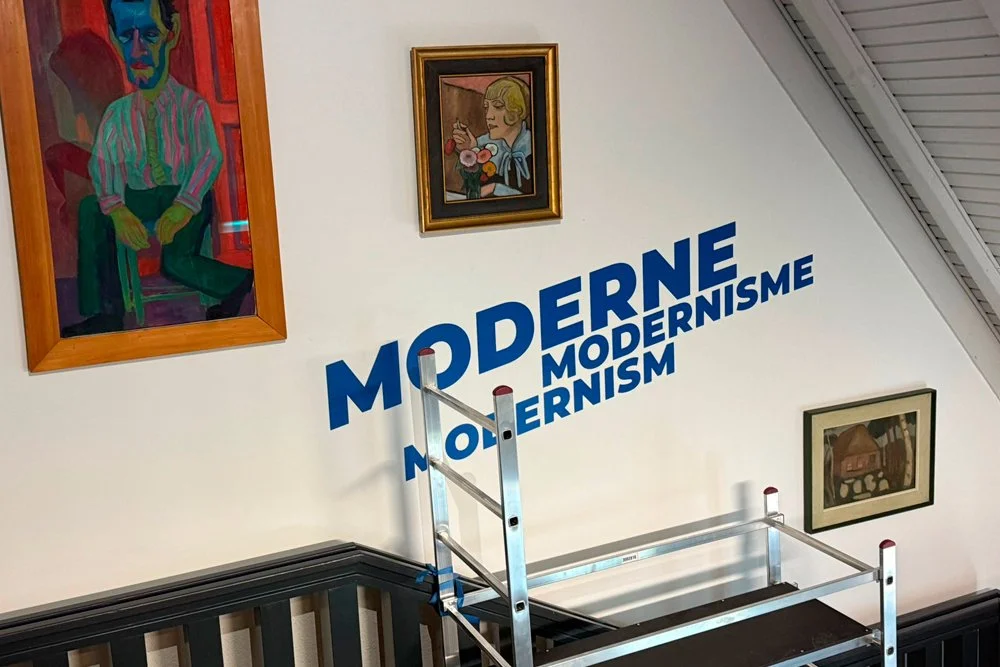 Unübersehbar die Ausstellung der Morderne