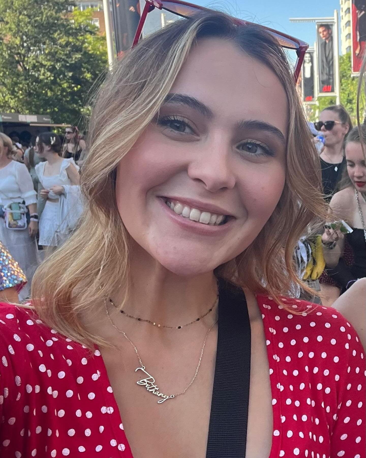 B E T H
🔘
Our very lovely Beth has finally stepped off the mat and is heading in front of it! We are very excited to announce Beth will be taking over the Wednesday evenings 6.30pm Power Yoga and 7.30pm Slow Flow Yoga from December when Emma steps d