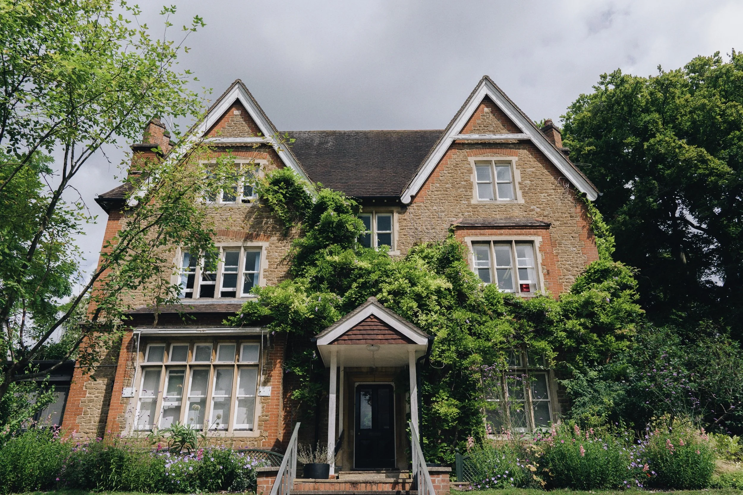 Guildford Register Office building taken by Connor McClelland Photography