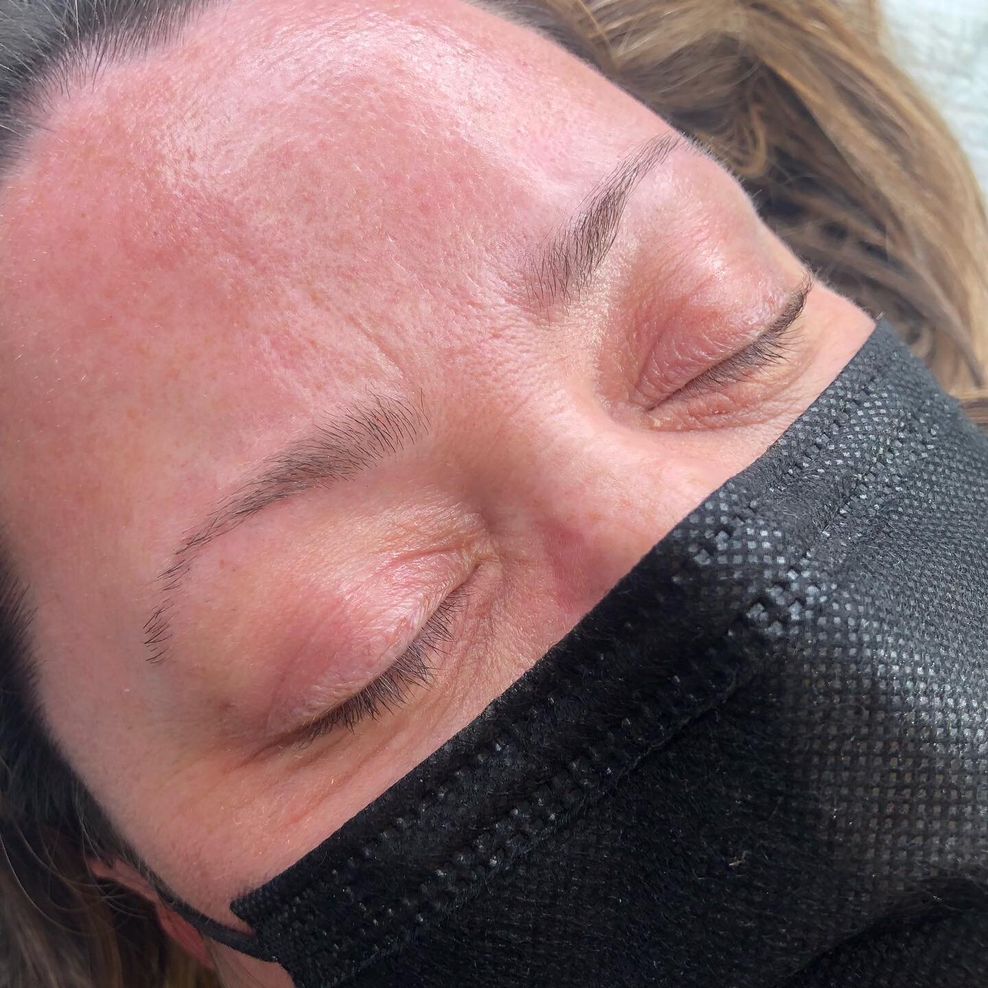 What a transformation! Swipe ➡️ to see her finished brows!🤩👏🏼
&bull;
&bull;
&bull;
#microbladingeyebrows #microbladingartist 
#newbrows #transformation #microblading #sunprairiebrowsandlashes #salonvibes #salongoals#bookyourappointmenttoday‼️☎️