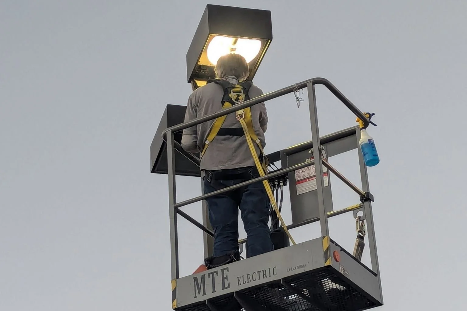 Our electrician converting an existing parking lot light fixture to LED in Phelan, CA.