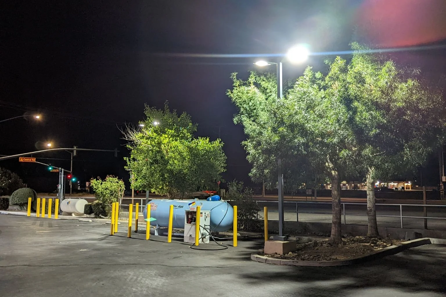 MTE Electric recently upgraded this Apple Valley service station with high-efficiency LSI LED fixtures, significantly improving nighttime visibility and safety.