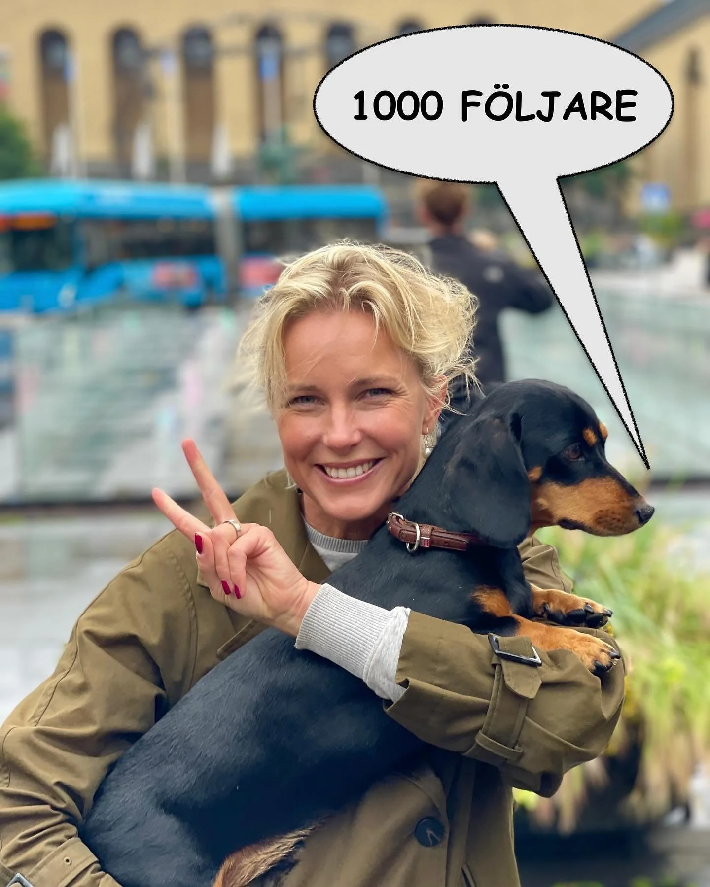 Whop whop 🐶✌🏽Vad g&ouml;r det att frisyren regnar och bl&aring;ser bort n&auml;r man f&aring;r avsluta veckan med 1000 f&ouml;ljare p&aring; LinkedIn! Det g&auml;ller att fira alla delsegrar 🍾
