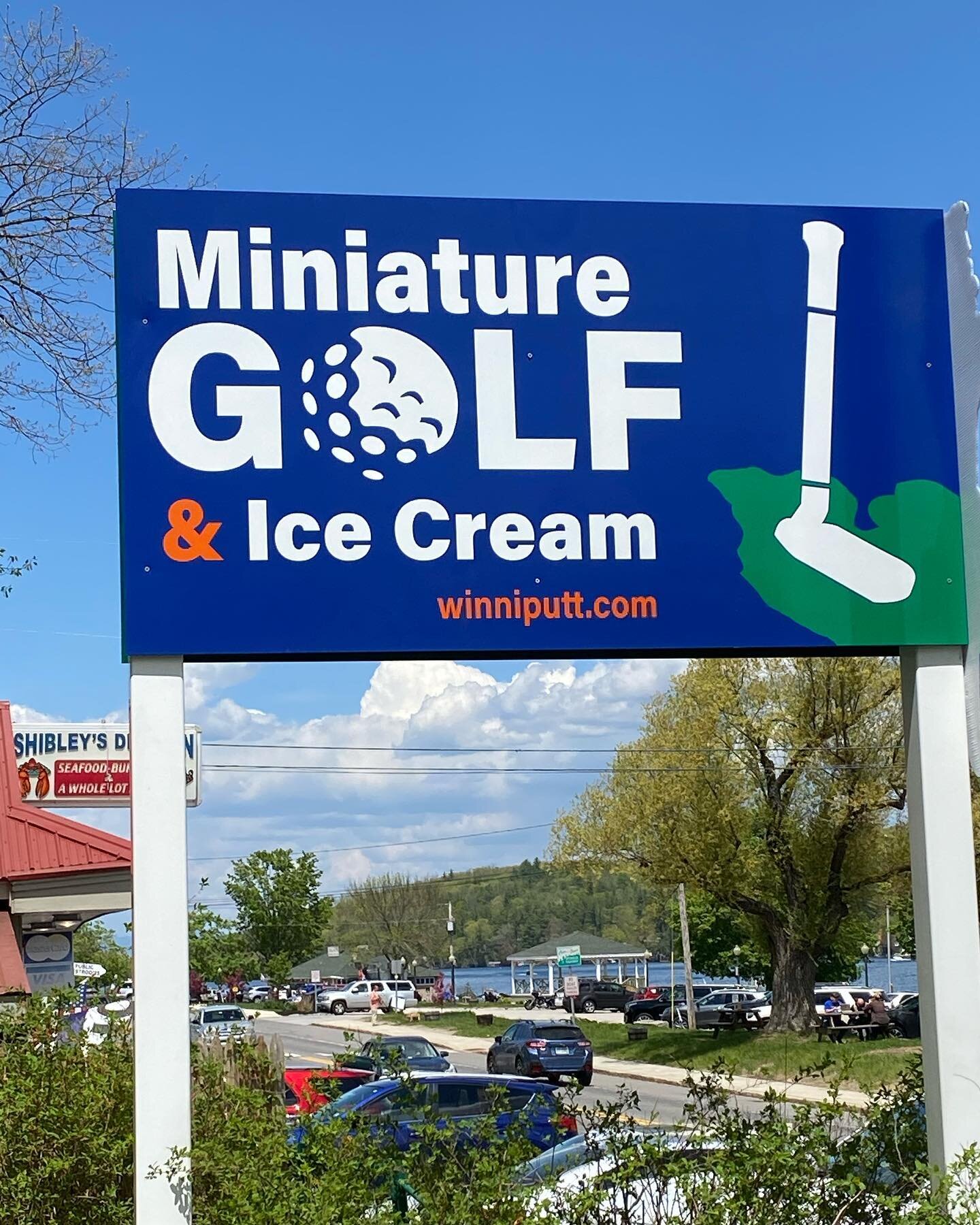 New signage just in time for the 2nd season of WinniPutt at Alton Bay! 📸📸📸

Join us Saturday, May 29th for our first day of 🍦🍿🏌🏻&zwj;♂️🏌🏼&zwj;♀️summer fun!! 

5/29: 11am - 9pm
5/30: 1pm - 8pm
5/31: 1pm - 6pm