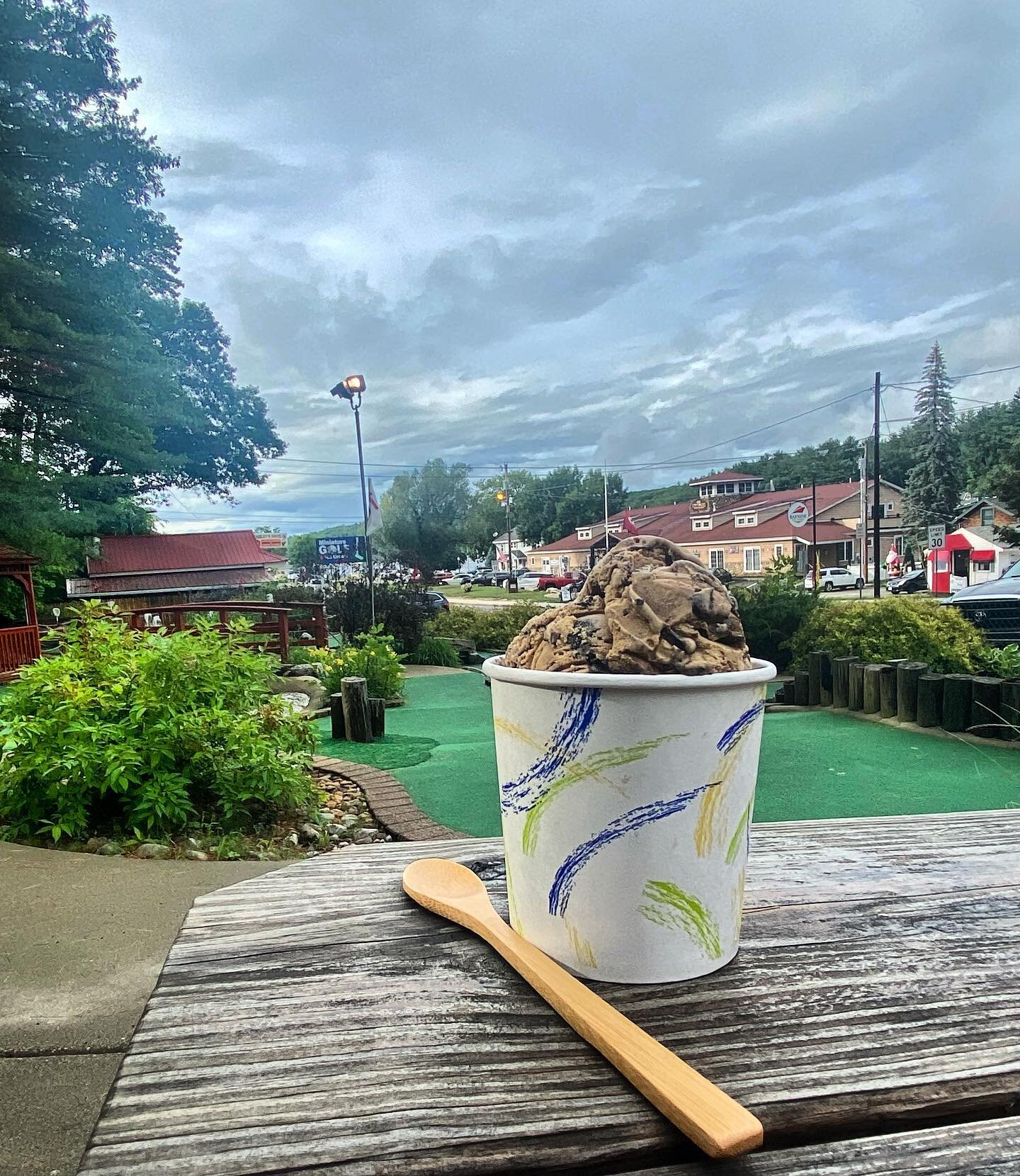 ☀️ The sun is finally breaking through! ☀️

Stop by WinniPutt for a round of mini golf and to try our new flavor - 🍨 Dirty Water 🍨- creamy coffee ice cream with chocolate cookie swirl and chocolate chips!

Open 7 days a week
Monday - Thursday: 12pm