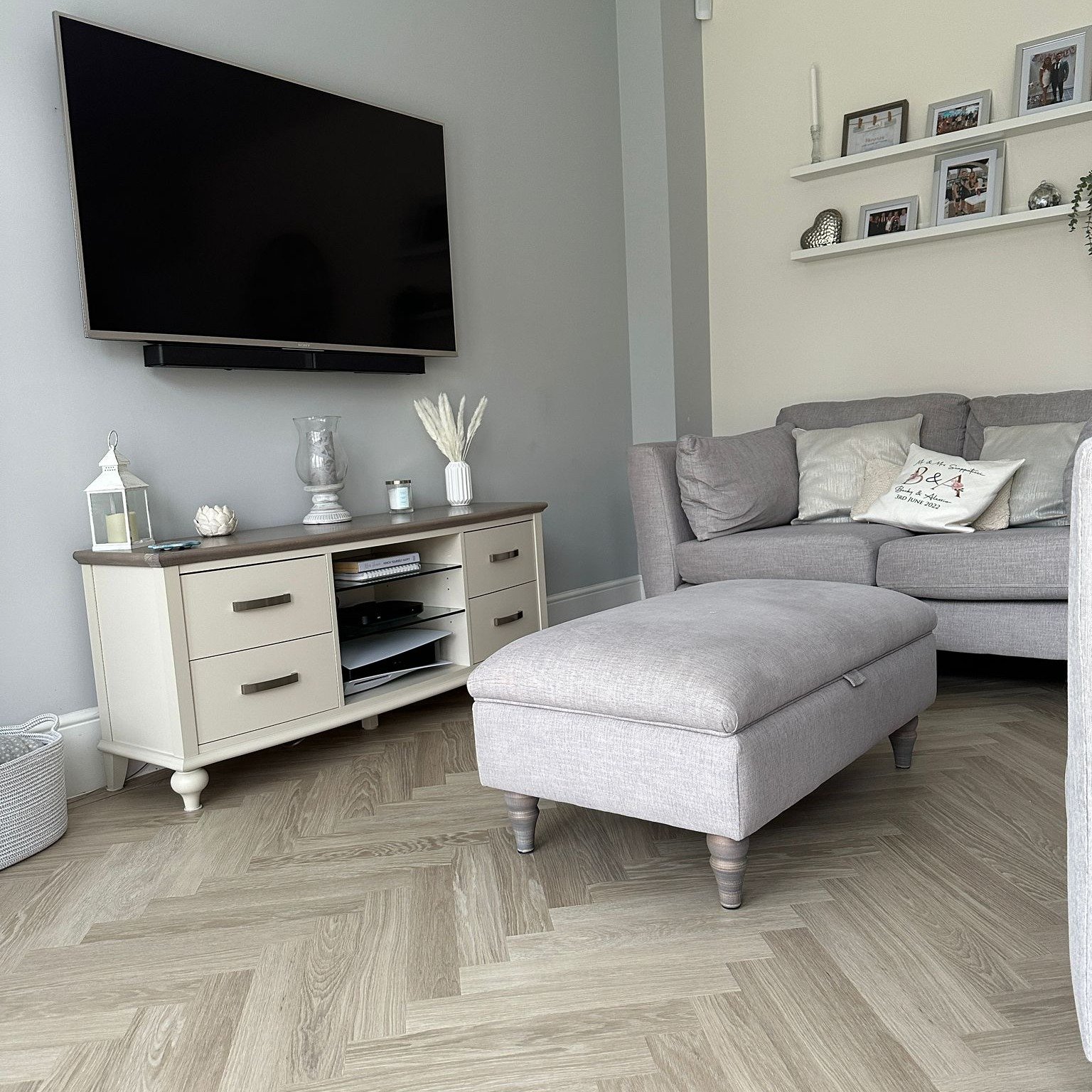 Simply Beautiful! ❤ Full ground floor fitted in this customers house last week by us! 

Thank you @scappaticci for the pictures, we hope you love it as much as we do! 😍

📸 @karndean_uk  Knight Tile - Dutch Limed Oak Parquet SM-KP154 with Feather Fe