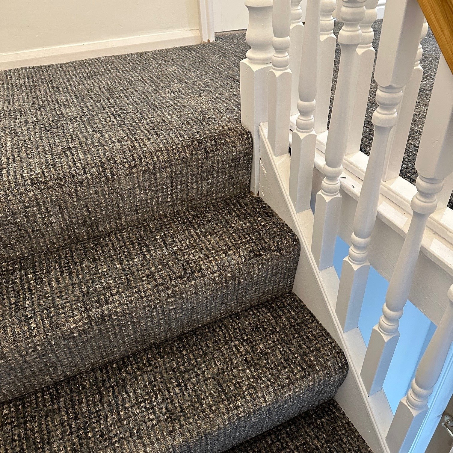 It's all about the stairs this week!

@fellscarpets  Runswick Bay - Colour Bewitched ✨

💡 Did you know Runswick Bay is produced with 100% recycled yarn made from plastic bottles, on average 120 plastic bottles produce 1 square metre of yarn!

Not on