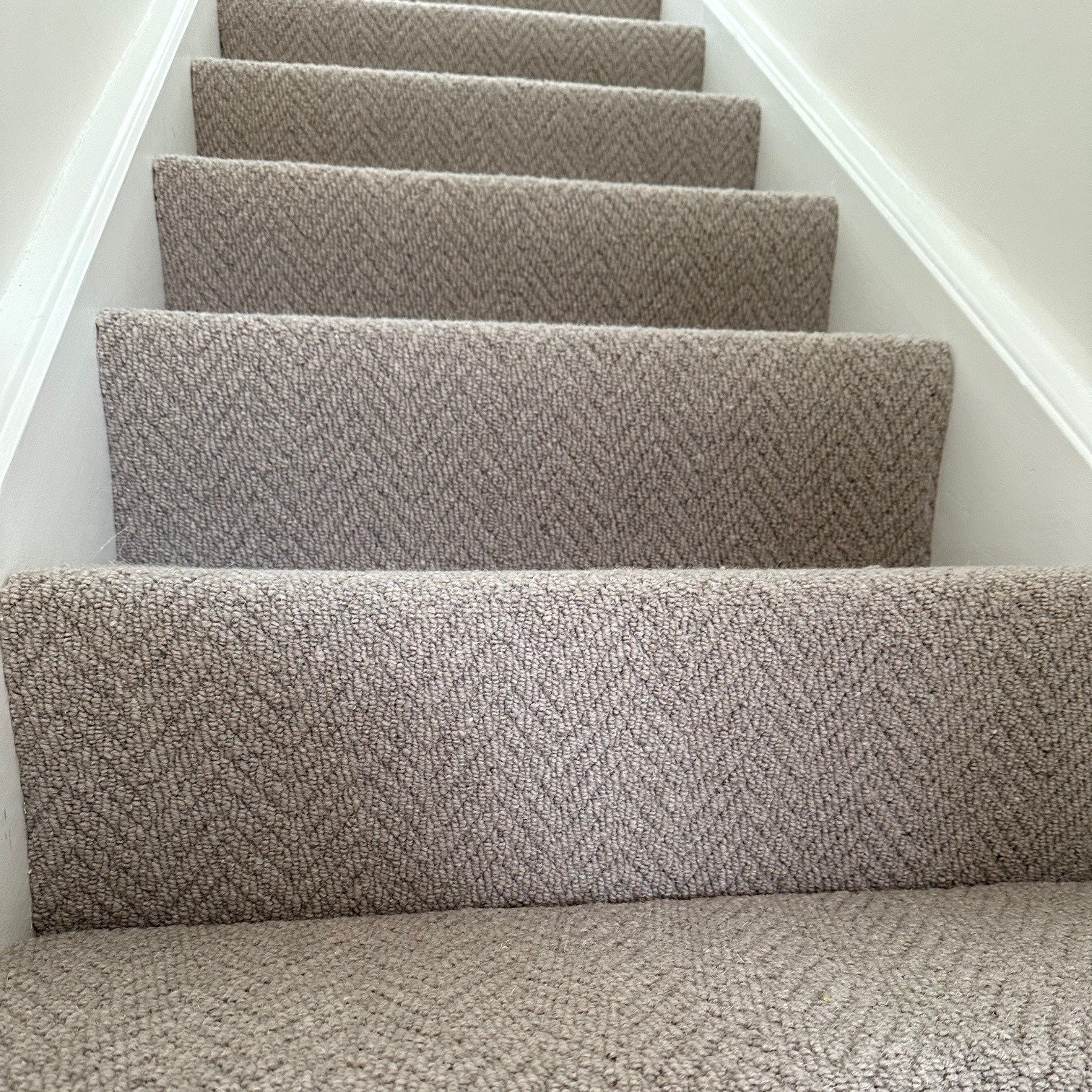 📸 @hughmackaycarpets 100% Wool Natural Origins Range - Colour Autumn Warmth

Fitted the Herringbone design on the Stairs &amp; the Boucle Design in the 2 Bedrooms! 
.
.
.
 #cleanhomecleanmind #carpets #yourhome #familybusiness #reviews #shaw #YourSp