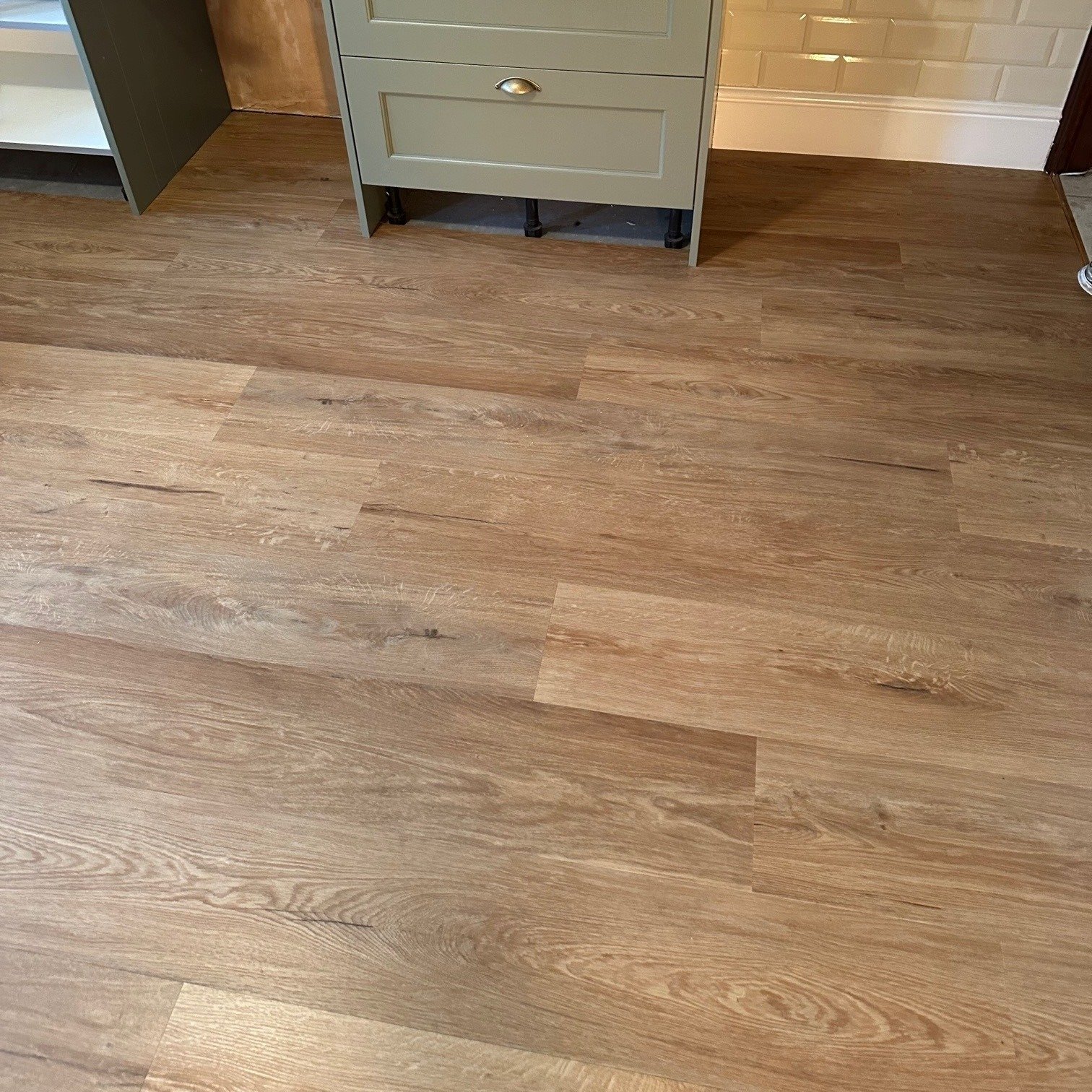 📸 Van Gogh | Croftmore Oak VGW8240 Fitted by us last week! 👌

Developed from floorboards from an old railway station tucked away in the Highlands of Scotland, Croftmore Oak features subtle variation with its lighter brown tones and will suit a vari