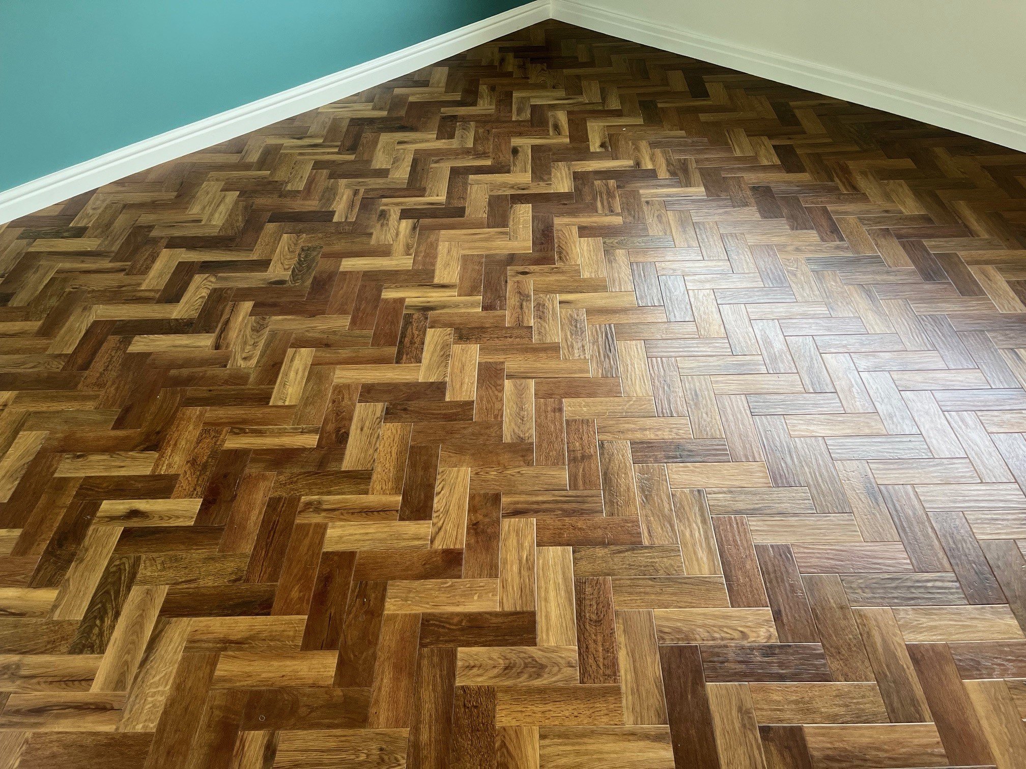 Something a little different on our Social Media this morning, bespoke design for our customer's ground floor! 

Mixing the @karndean_uk  Art Select Morning Oak AP06 &amp; Auburn Oak AP02 ~ Karndean is all about having a designer flooring with the ab