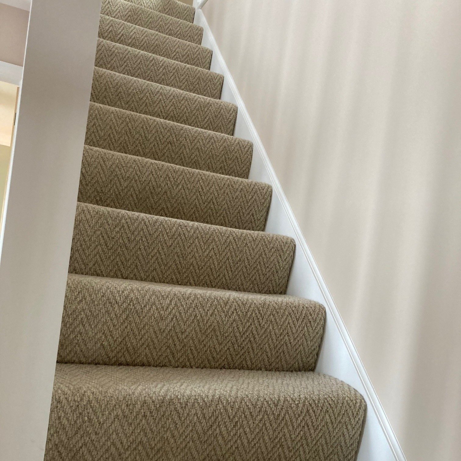 Beautiful Herringbone design carpet fitting by us on a Stairs last week! 

More pictures to follow of the transformation in this Home, we've fitted the rest of their Ground Floor in Karndean! Watch this space! 😍

📸 Lifestyle Flooring - Rolling Hill