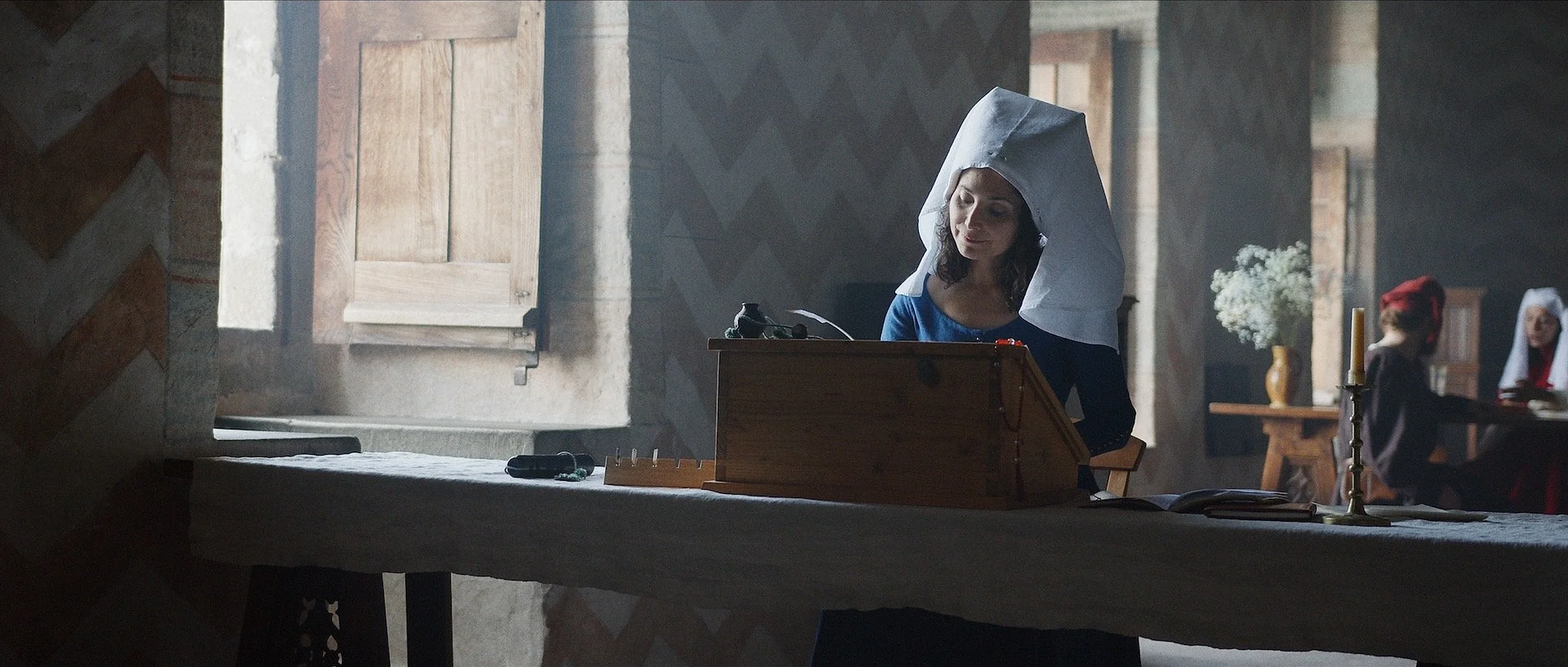 unige-heritage-documentary-medieval-scribe-writing-desk.webp