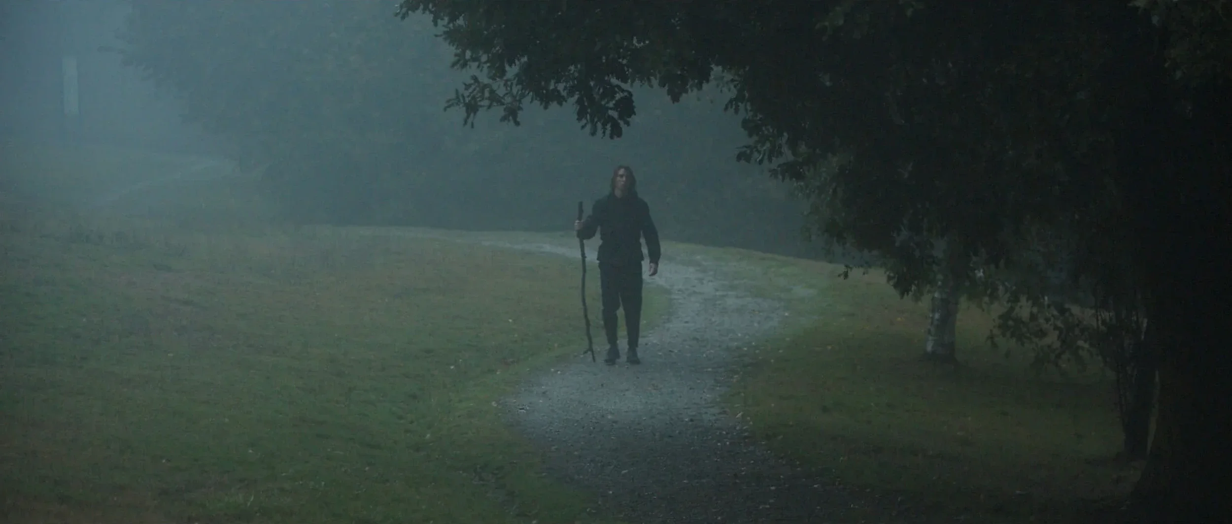 el-camino-short-film-lone-pilgrim-foggy-path.webp