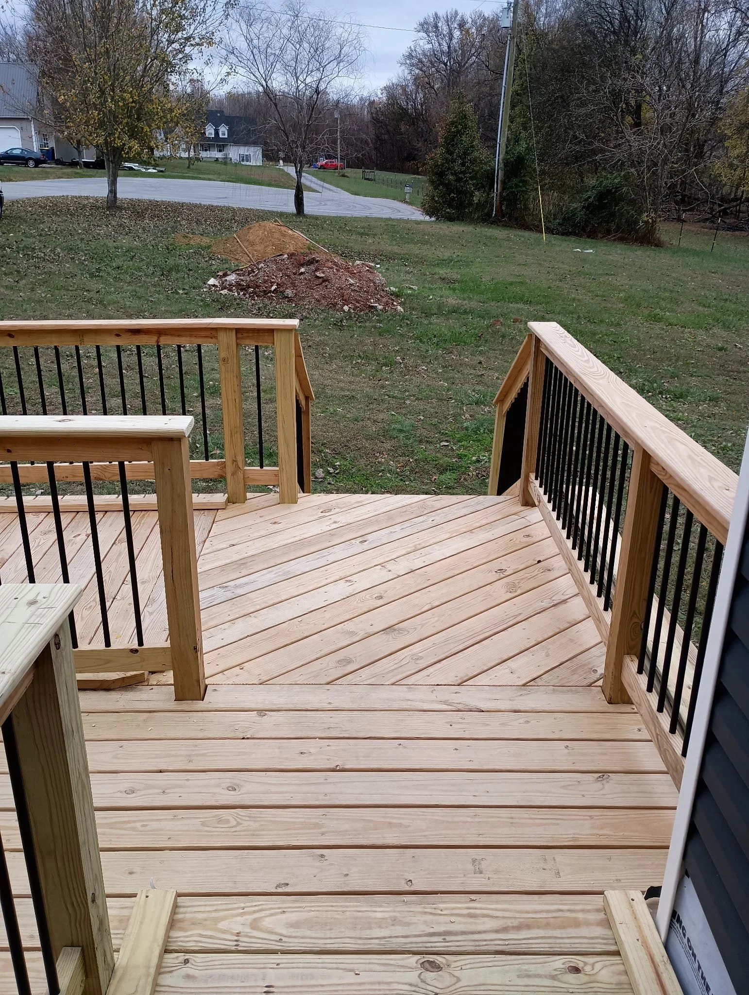 Deck with deckboard orientation variations