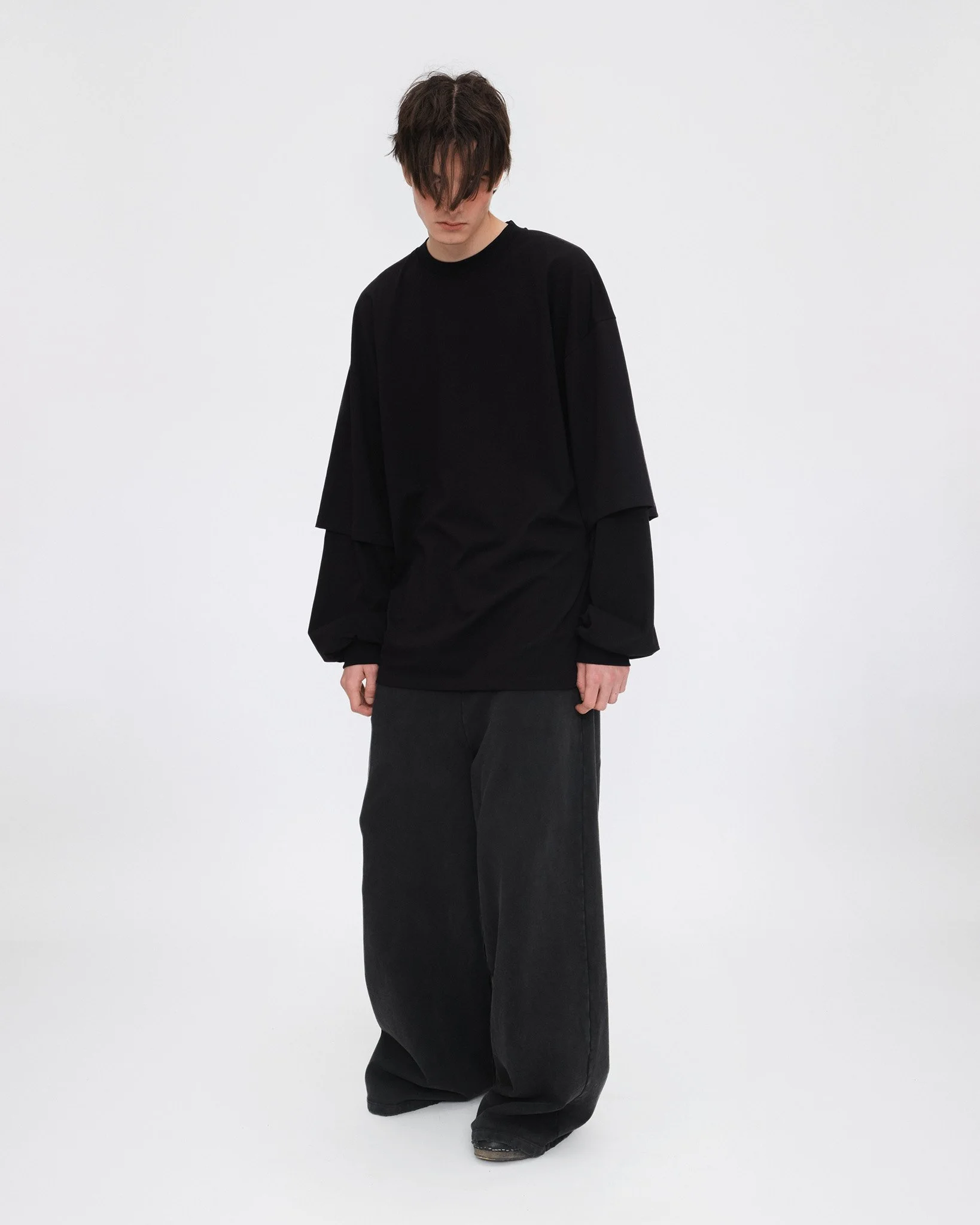 Oversized_DoubleSleevedTee_Pteron_Black_Front_2.jpg
