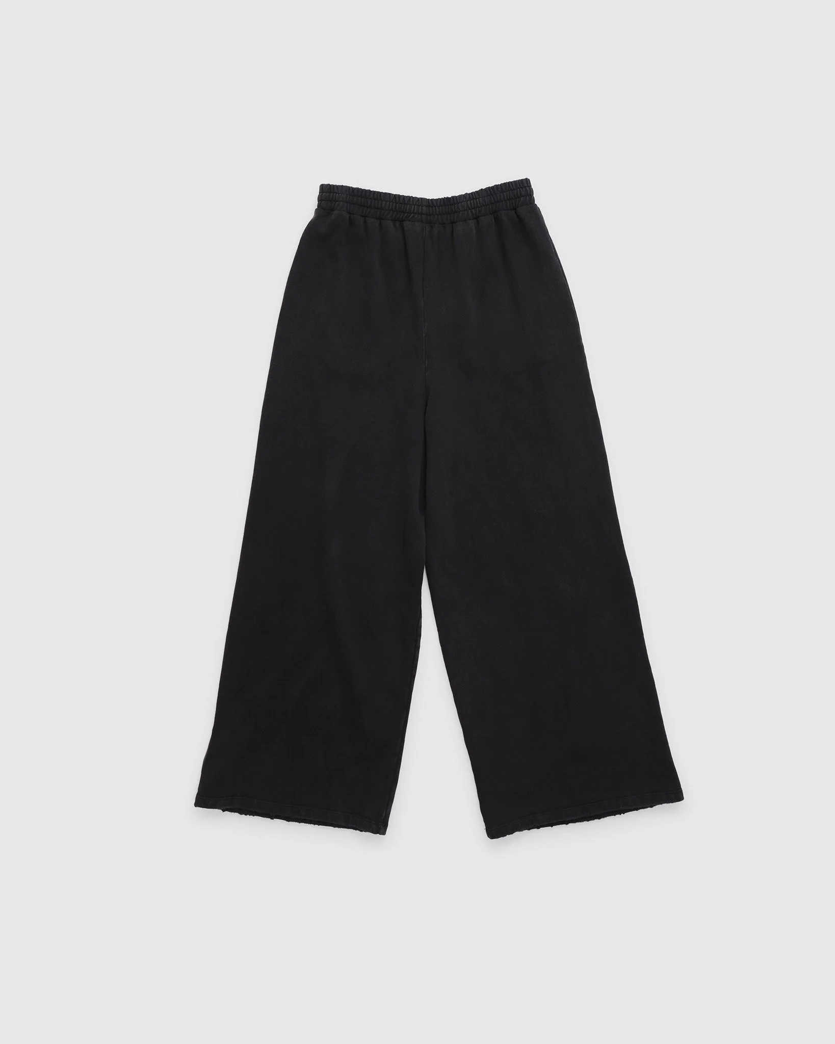 BAGGY BLACK SWEATPANTS