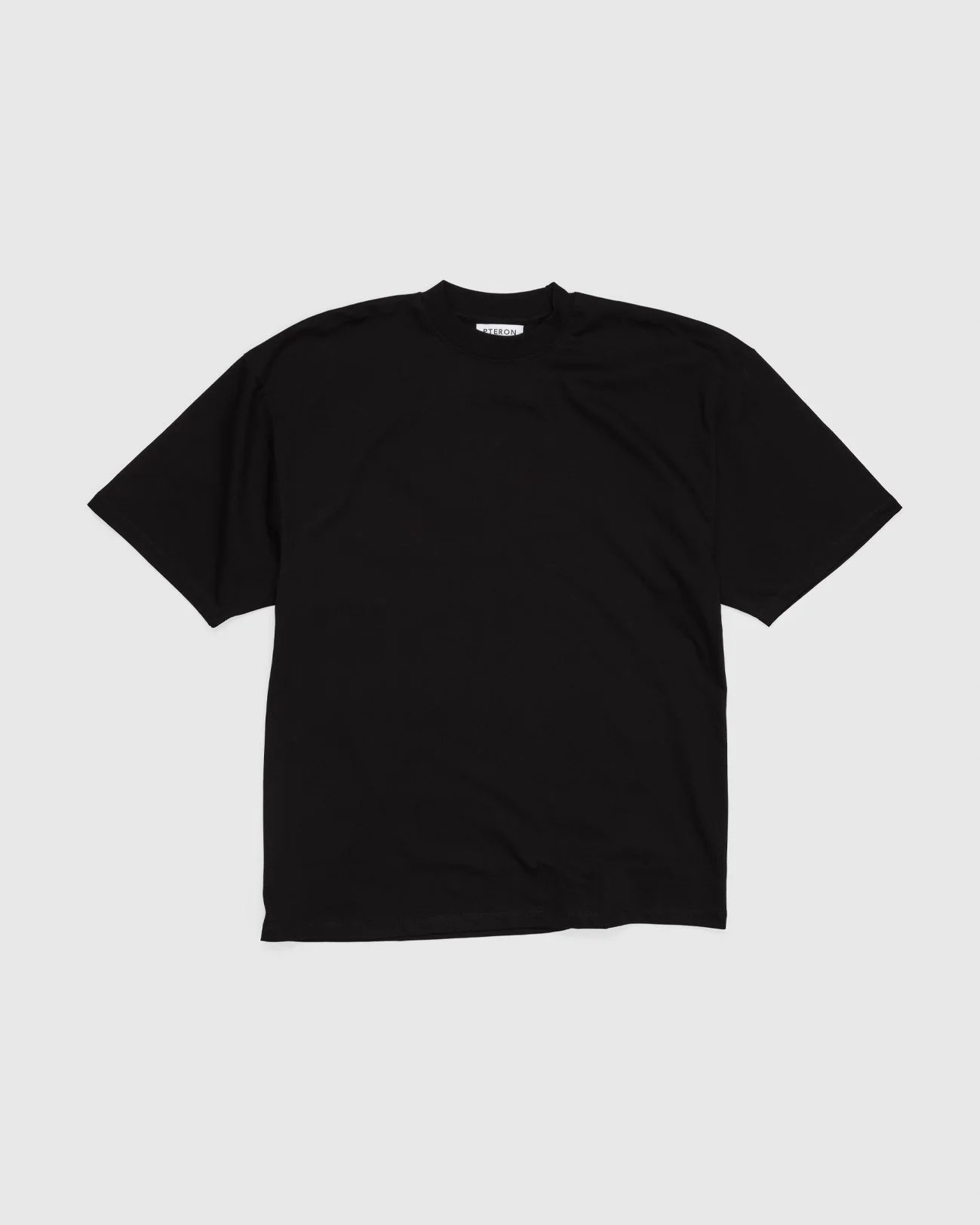 Oversized_Tee_Black_Front_Pteron.jpg