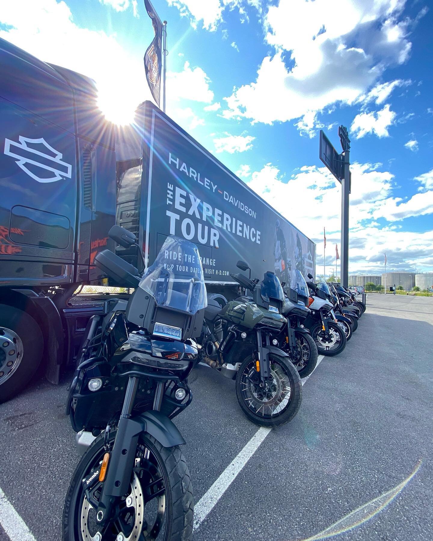 &Auml;ntligen dags f&ouml;r Experience Tour, Harley-Davidson 🤩🤟. 
14 hojar inkl 2 full-laddade LiveWire⚡️. Ni kommer v&auml;l och provk&ouml;r s&aring; mycket ni vill under Onsdag 12-20 och Torsdag 12-18 hos oss i Sundsvall? 🏍💨.

Pssst☝️, vi har 