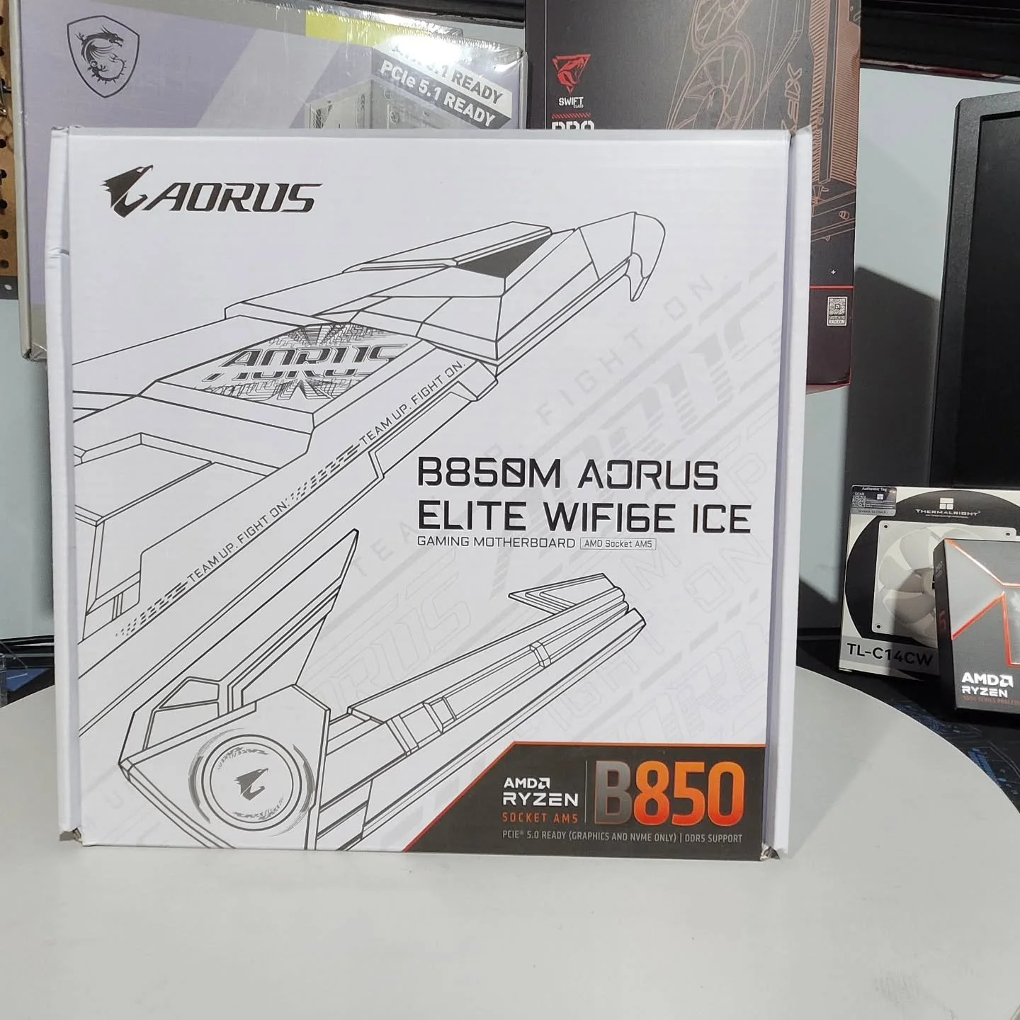 Had fun building with this Gigabyte B850 all white board! Great features and super sleek looking 👌🏻
What's your preferred colour scheme 🤔 
#beardedcustompcs #pcbuilding #gigabyte #motherboard #pcgamer #B850