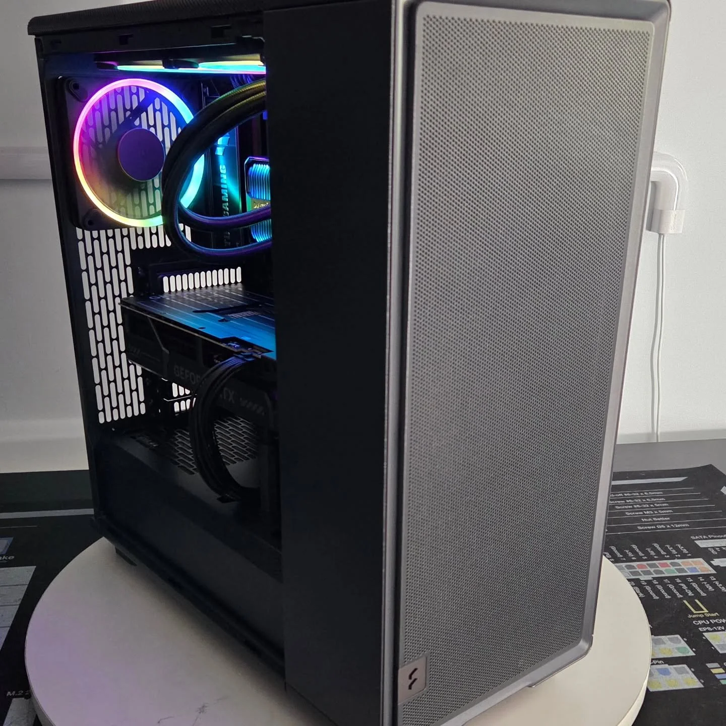 Latest build! Be Quiet, Fractal and Asus coming together in clutch 💪🏻