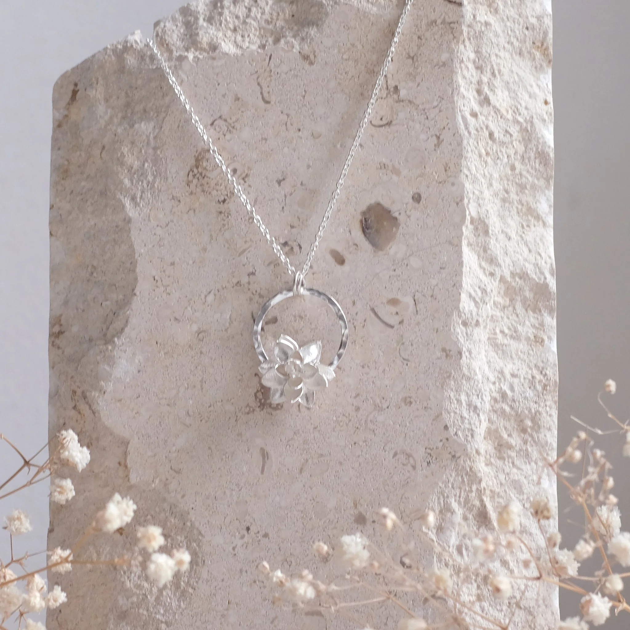 Collier Lotus_01.jpg