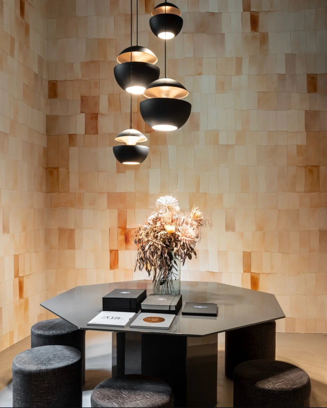 The repeated pattern of this graphic, in different colour tones, creates a bright and joyful tone.⁠
Chosen for a room in @wallanddeco showroom, a touch of warm and elegant colour makes the space cosy!⁠
⁠
Wallpaper: Tiling⁠
Designer: Federico Peri⁠
Co