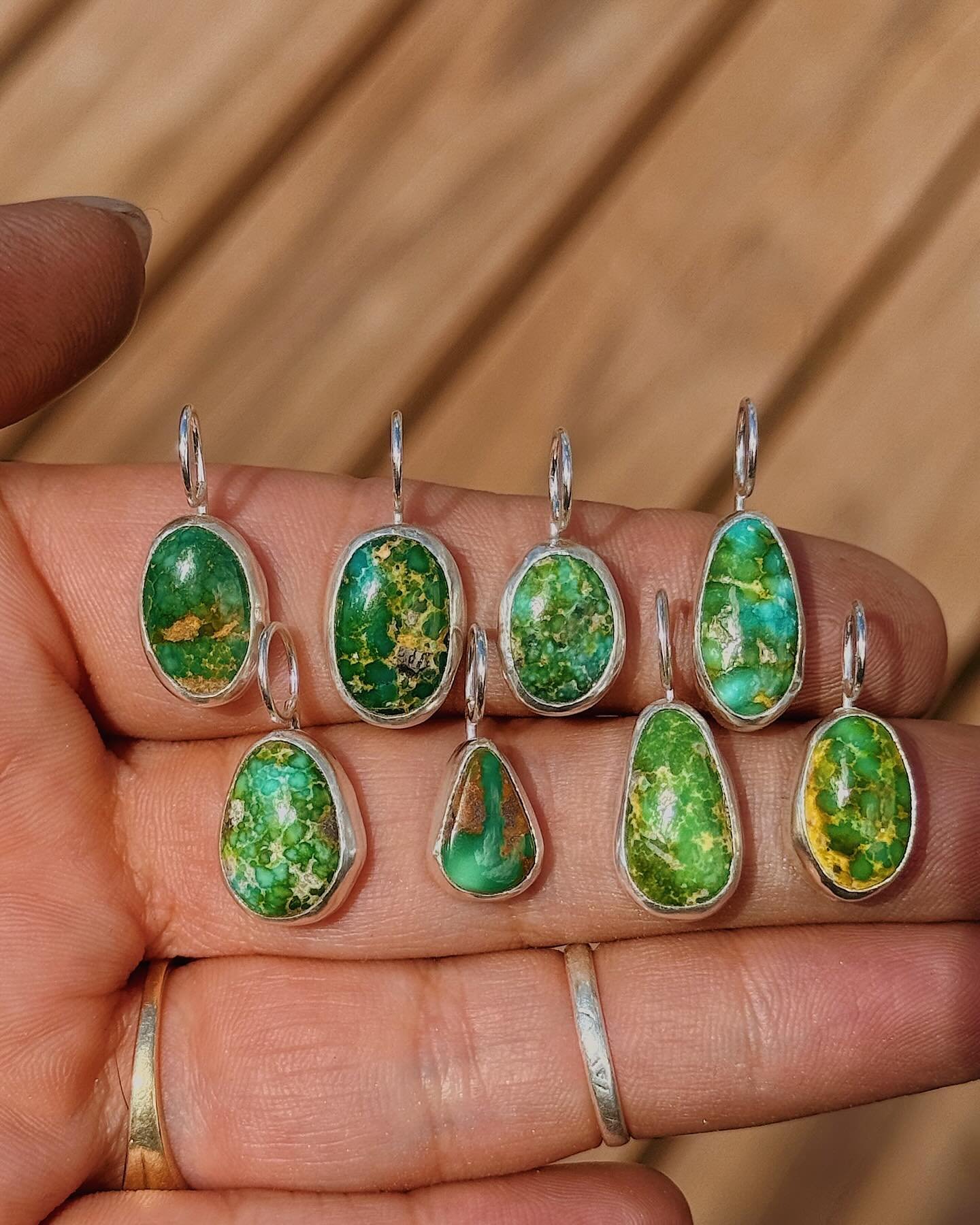 🌿✨JUST LISTED✨🌿
sonoran gold pendants and stackers! just a few of each! the pendants look great paired with the herringbone chain🥵 working on lots of customs, can't wait to share!!! okay byeee. i love you 💕

these are linked in my bio!