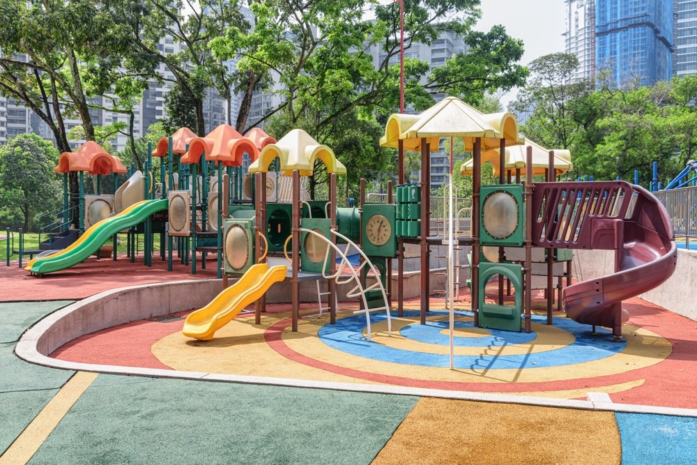 Choosing Between Metal, Plastic, and Composite Materials for Playground Equipment
