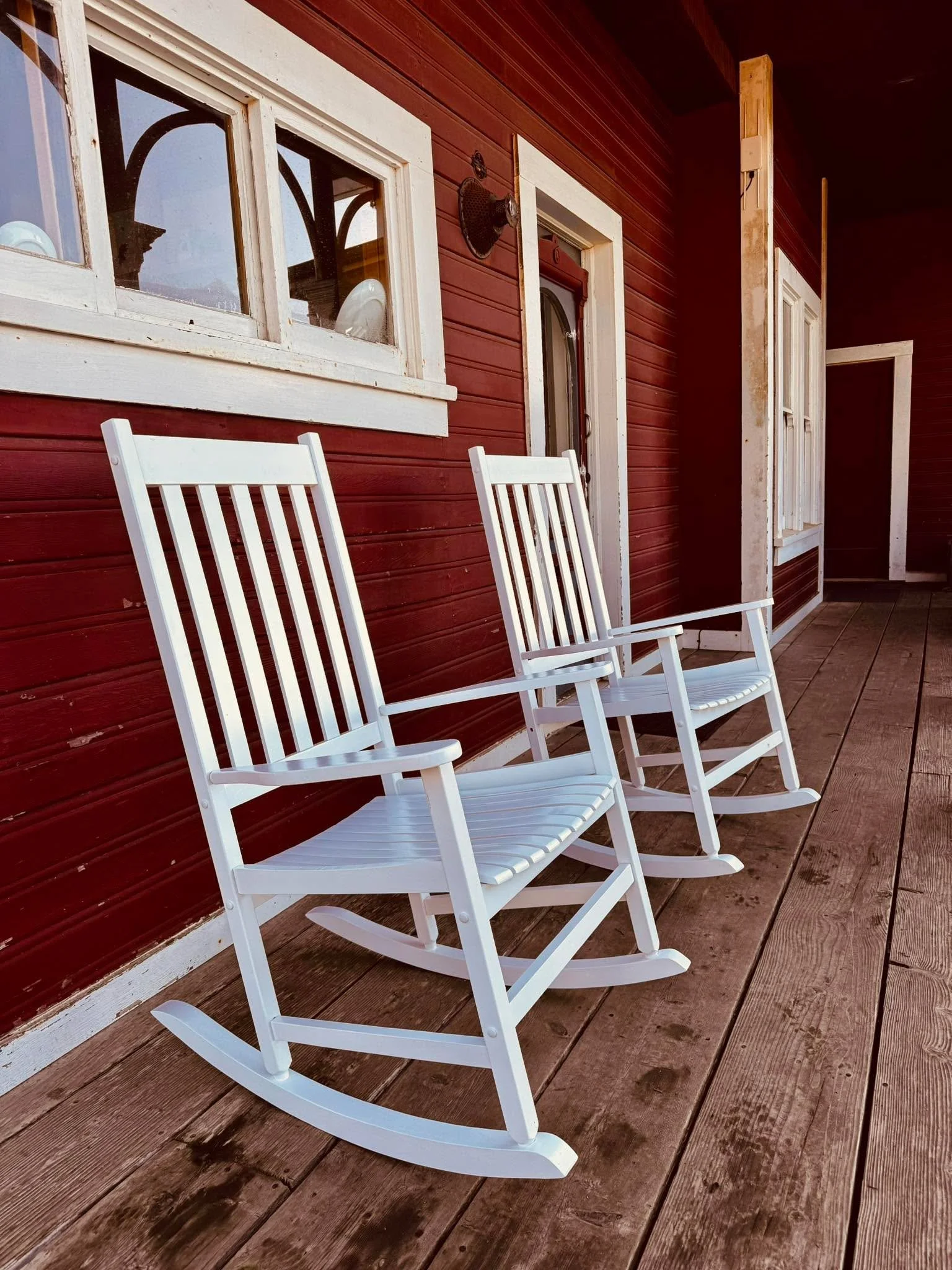 Do you take pride in your work? Are you just as comfortable on a lawn mower as you are answering an email? Are you positive and do you have a can-do attitude? 

We&rsquo;ve got a true &ldquo;dream team&rdquo; going on here at Jug Handle Creek Farm an