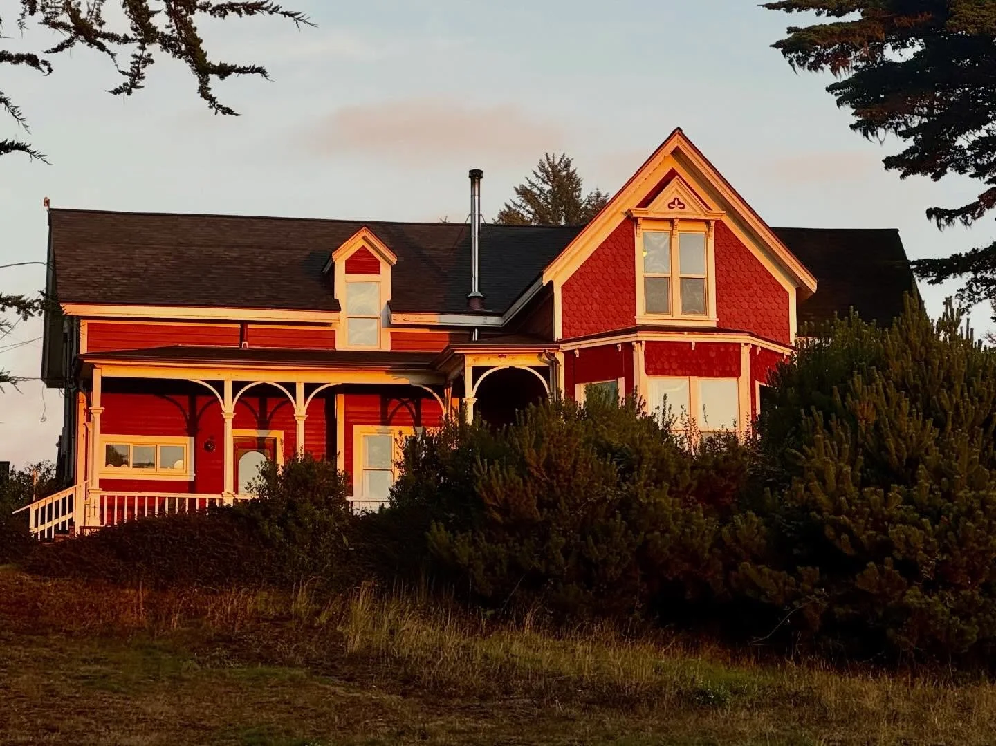 Our iconic Farmhouse was built in 1875 and was originally part of a dairy ranch. In the 1970s, developers threatened to overtake the site, but Naturalist John Olmsted and other activists stepped up to preserve it. Our Farmhouse has since hosted thous